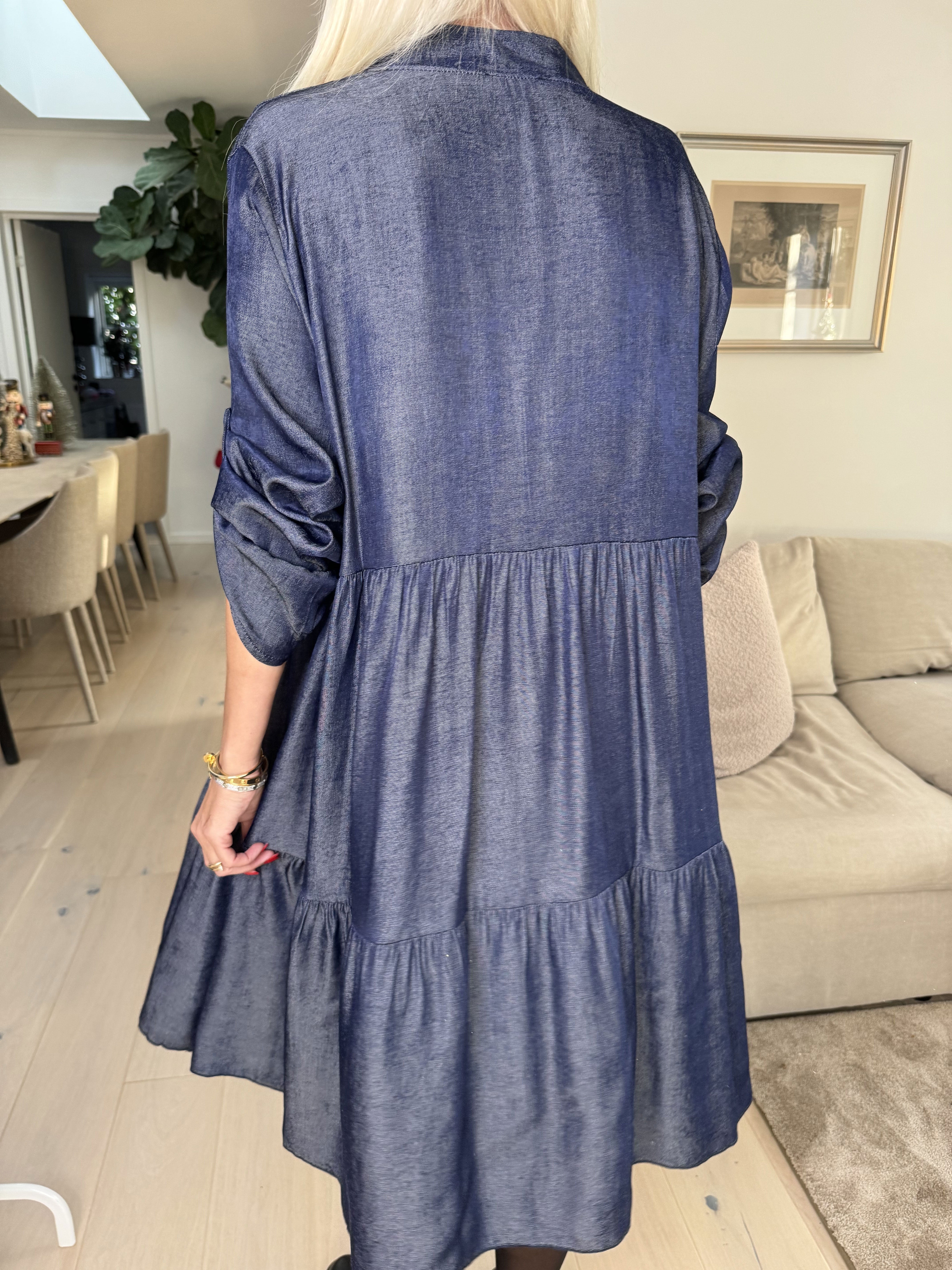 Milano Denim Midi - Söt viskosklänning med lager-på-lager-look