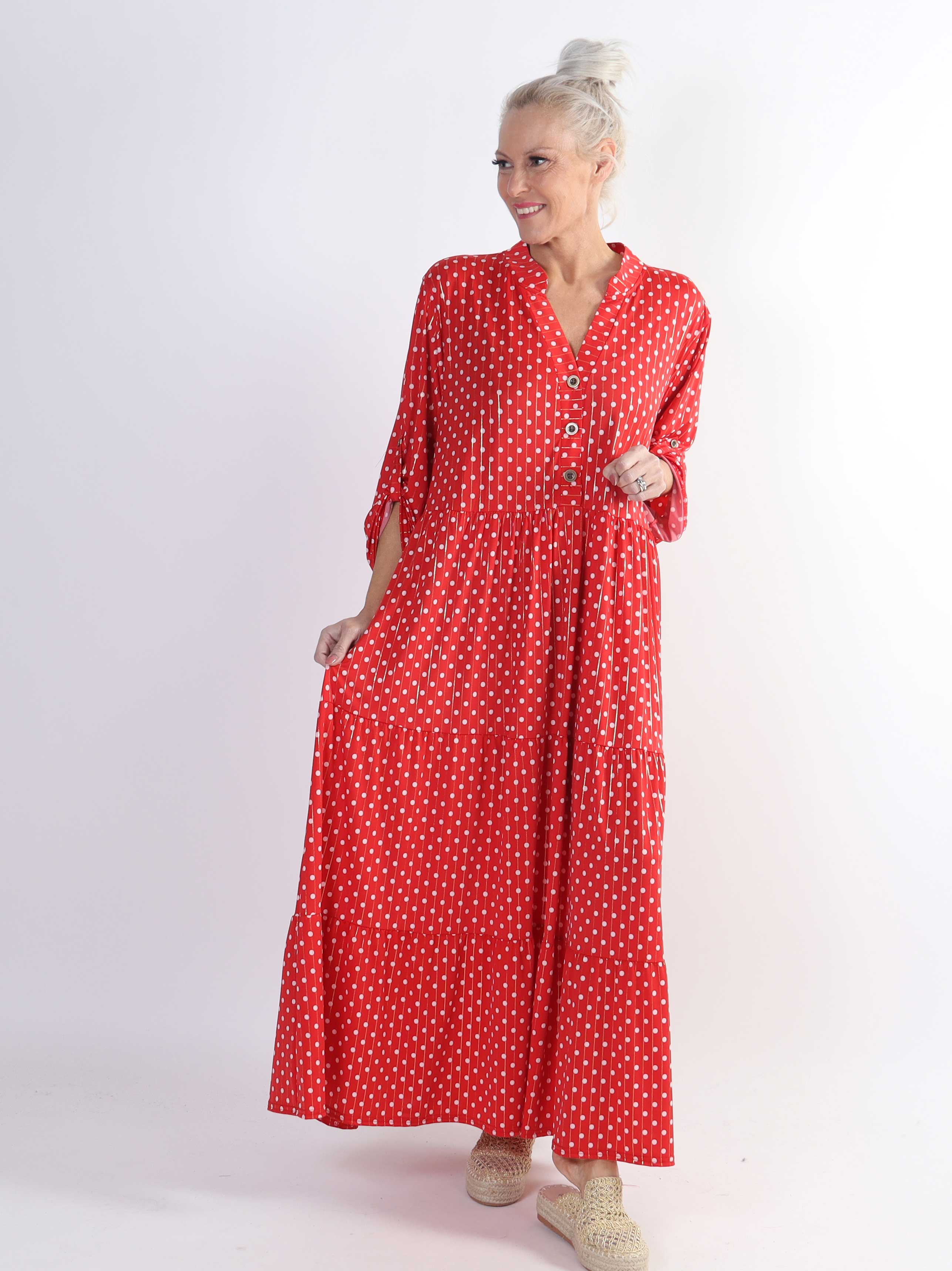 Milano Dot - Lång plus size-klänning med prickar och lager-på-lager-look