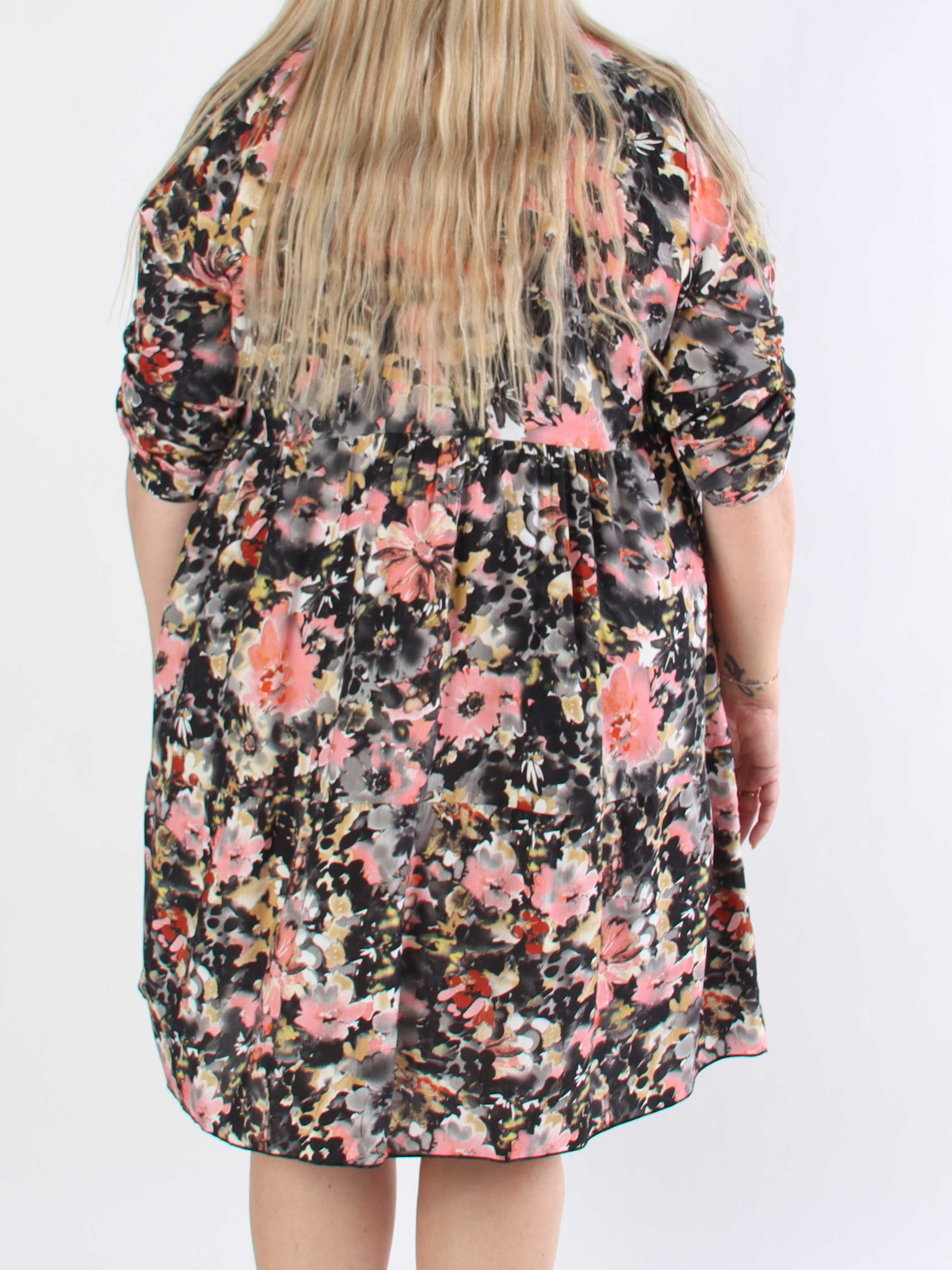 Milano Floral Viscose Midi - Plus size Klänning i viskos med blomstermönster