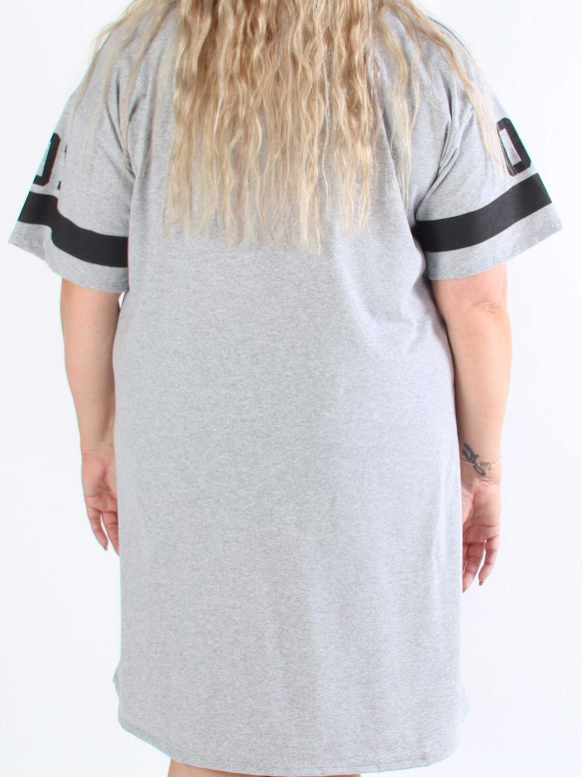 Millie - Plus size queen t-shirtklänning i mjuk bomull
