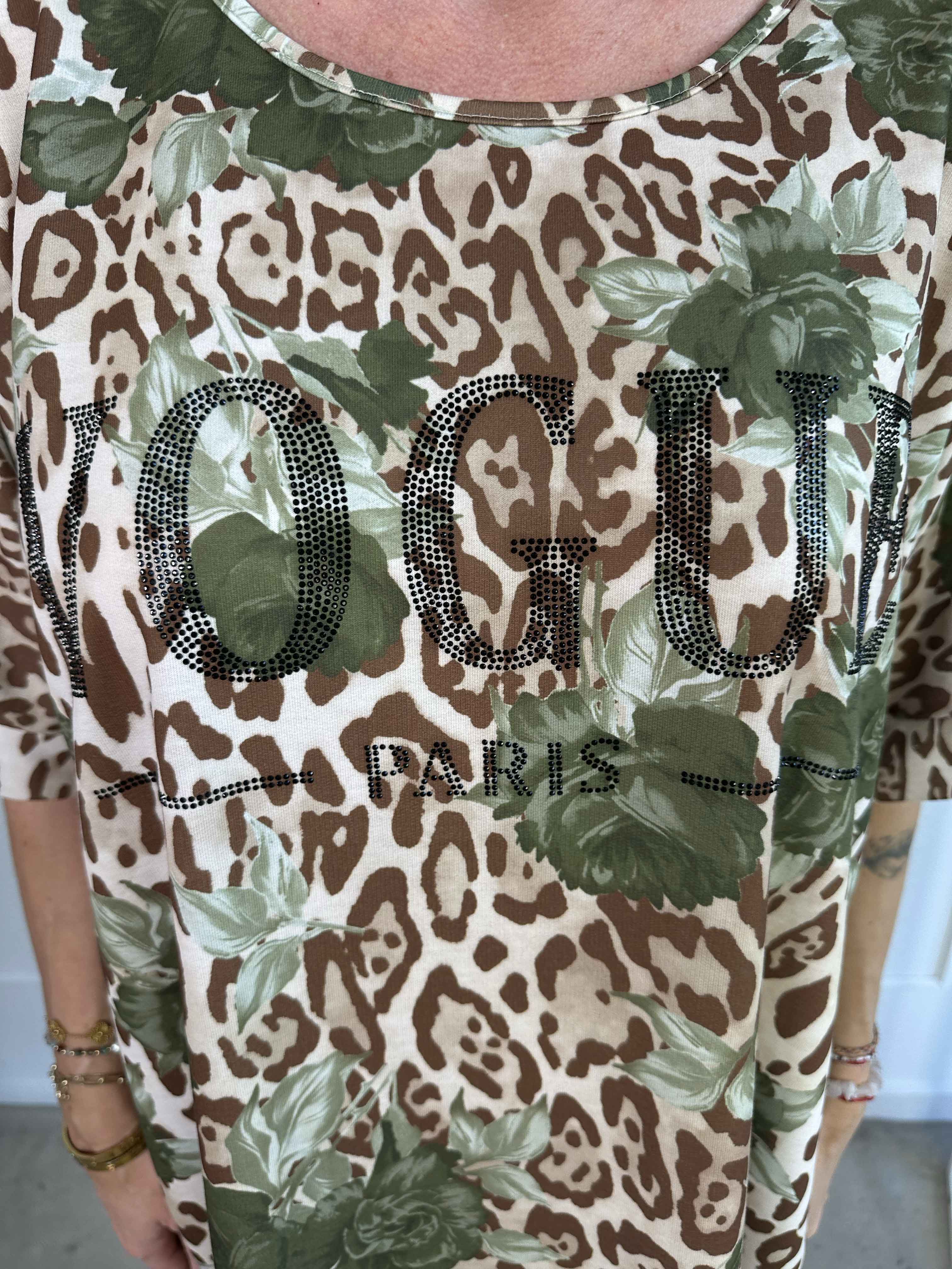 Mintu Leo Dress - T-shirtklänning i mjuk bomull med leopardtryck