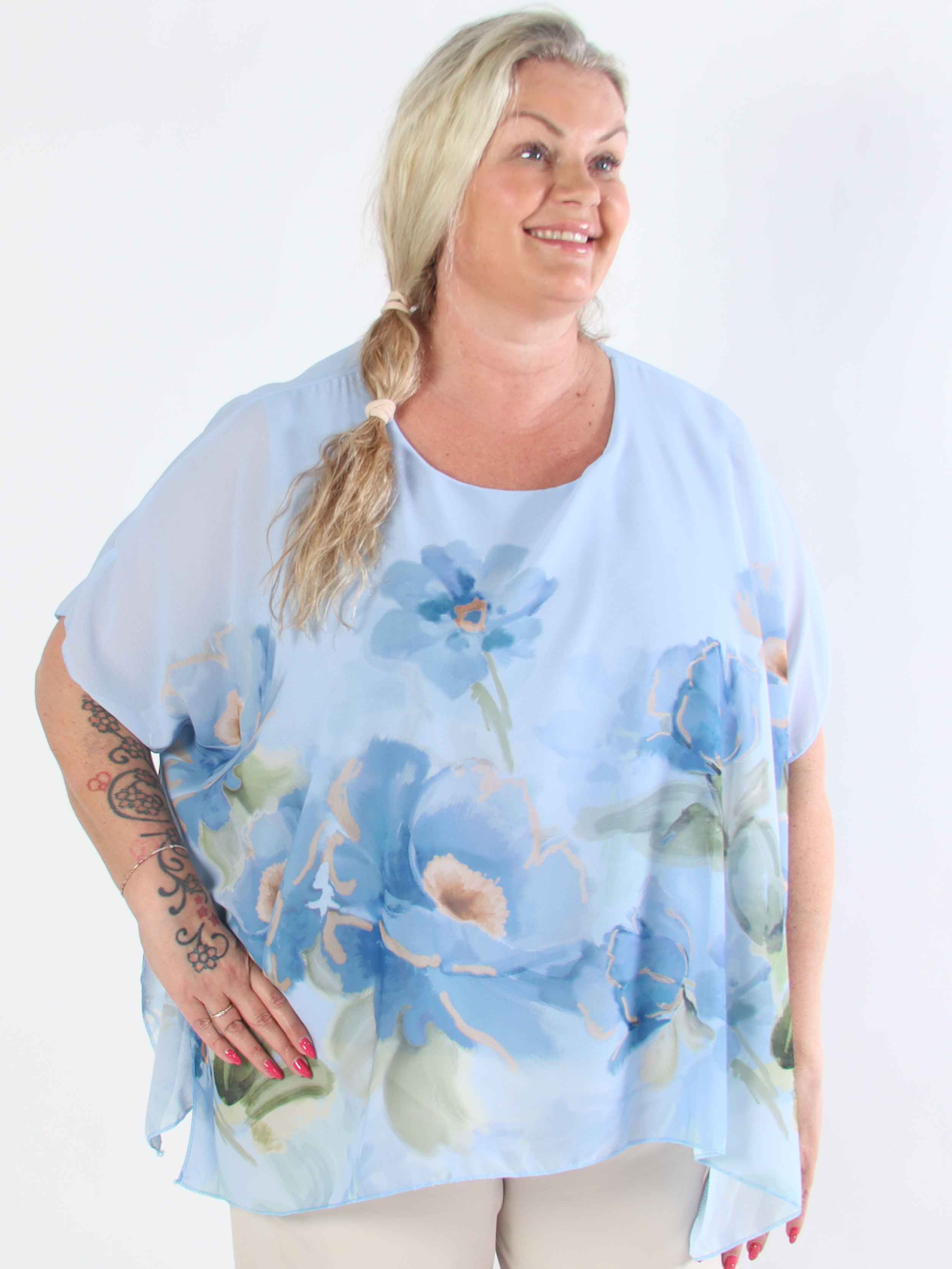 Mirabella Shirt - Plus size-tunika med löst chiffonglager med blommiga motiv