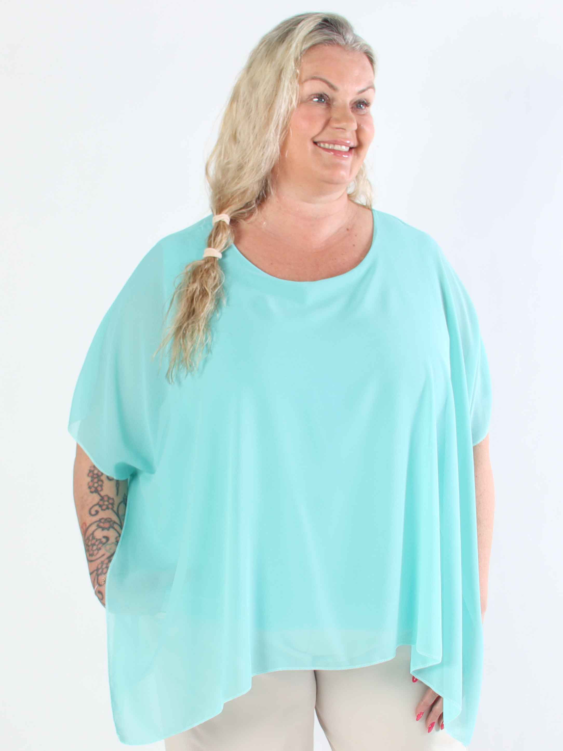 Mirabella Plain Shirt - Söt tunika i plusstorlek med löst chiffonglager