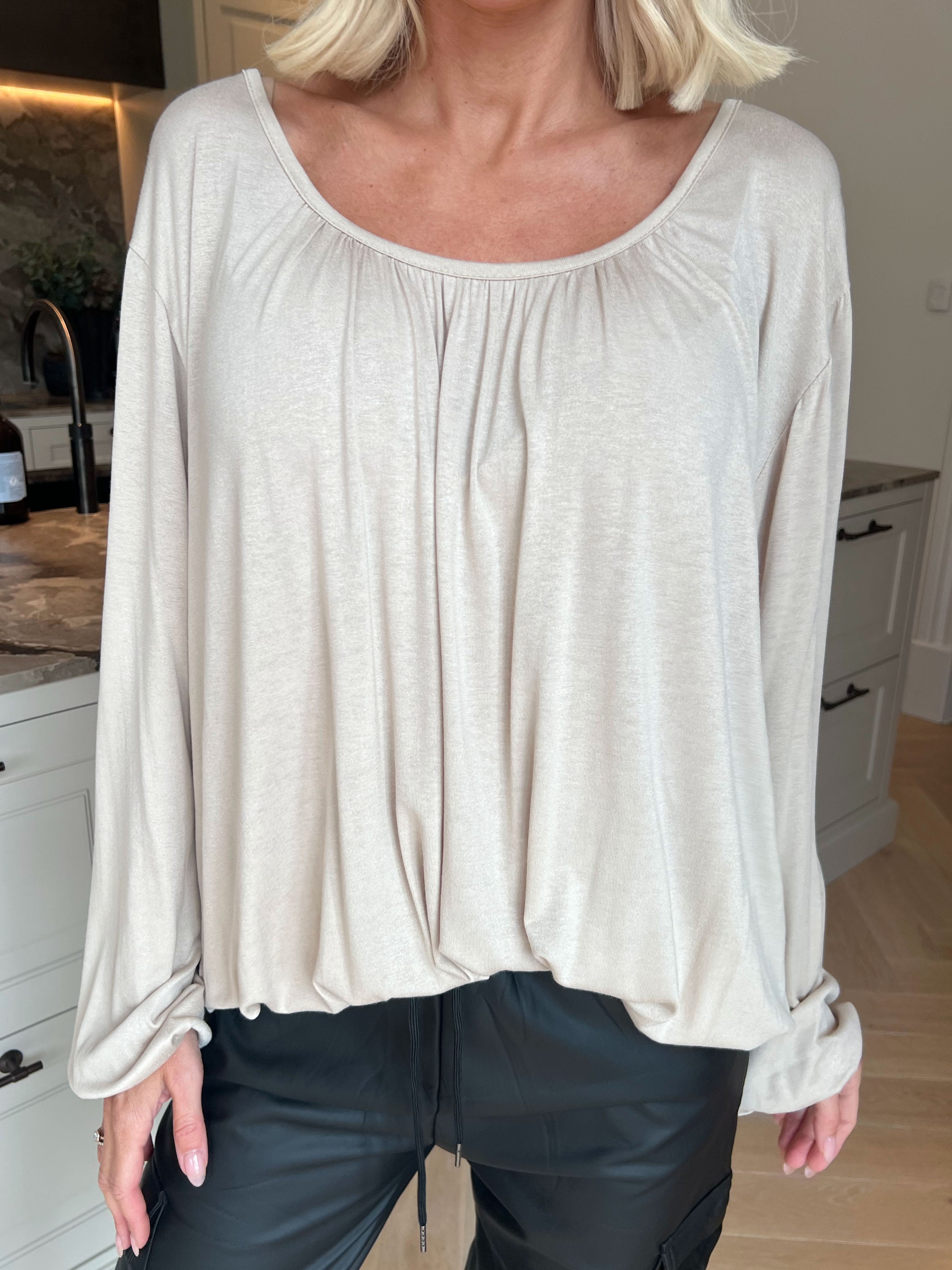 Miracle L/S - Skønneste basis bluse med elastik for enden