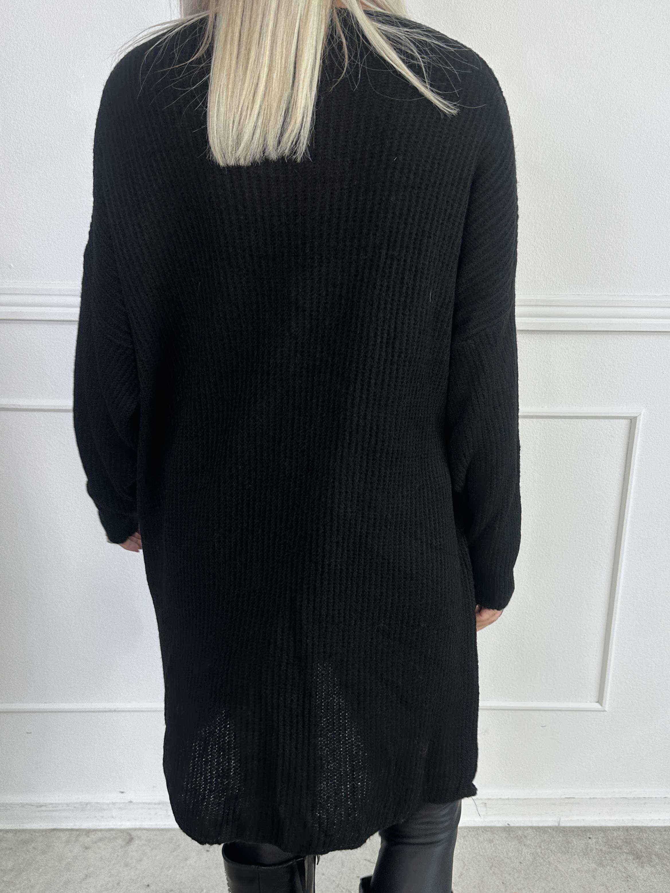 Miranda - Stickad klänning med fickor framtill