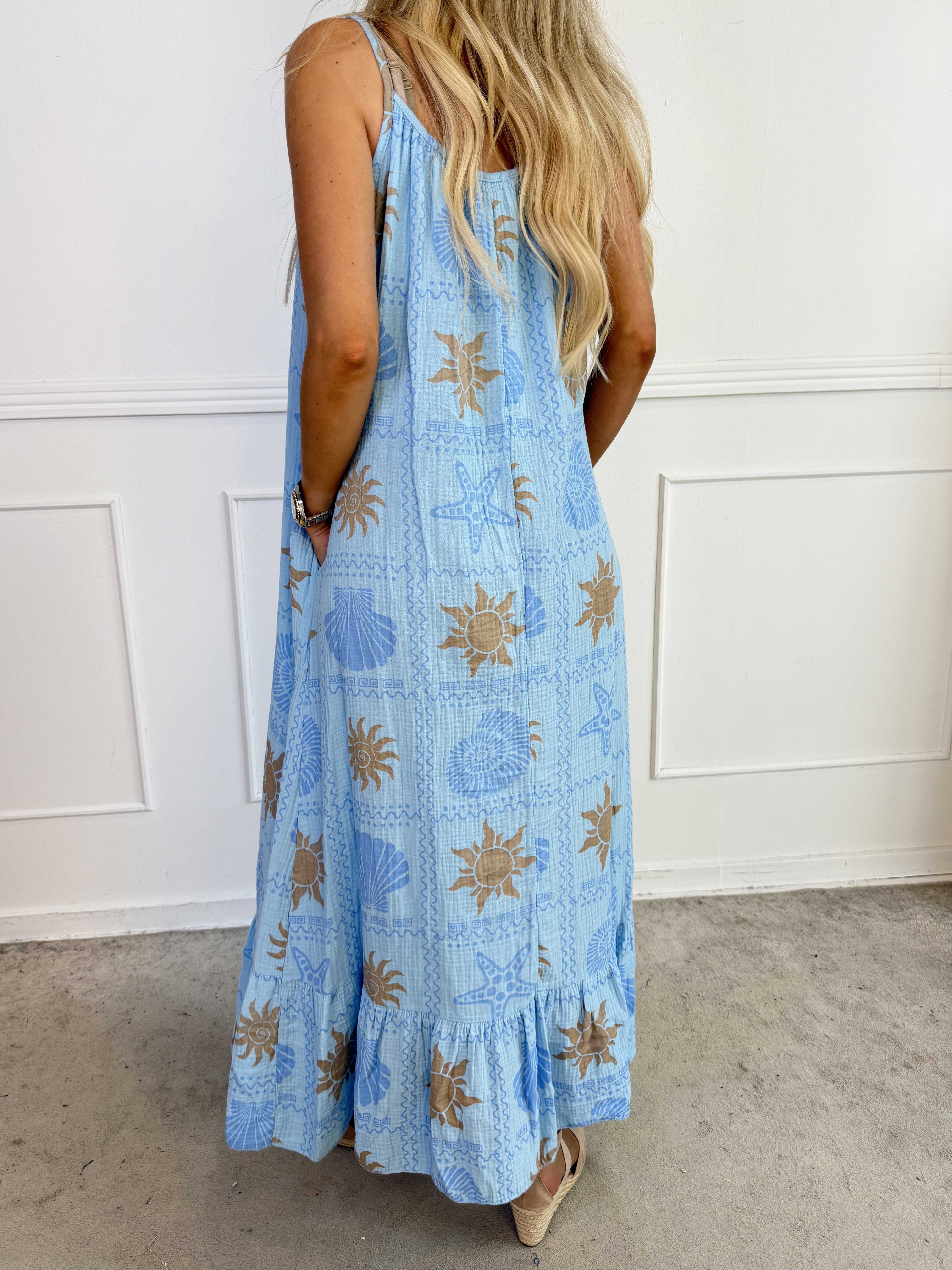 Monica - Sommarklänning i härligt muslintyg med färgglada sommarmotiv
