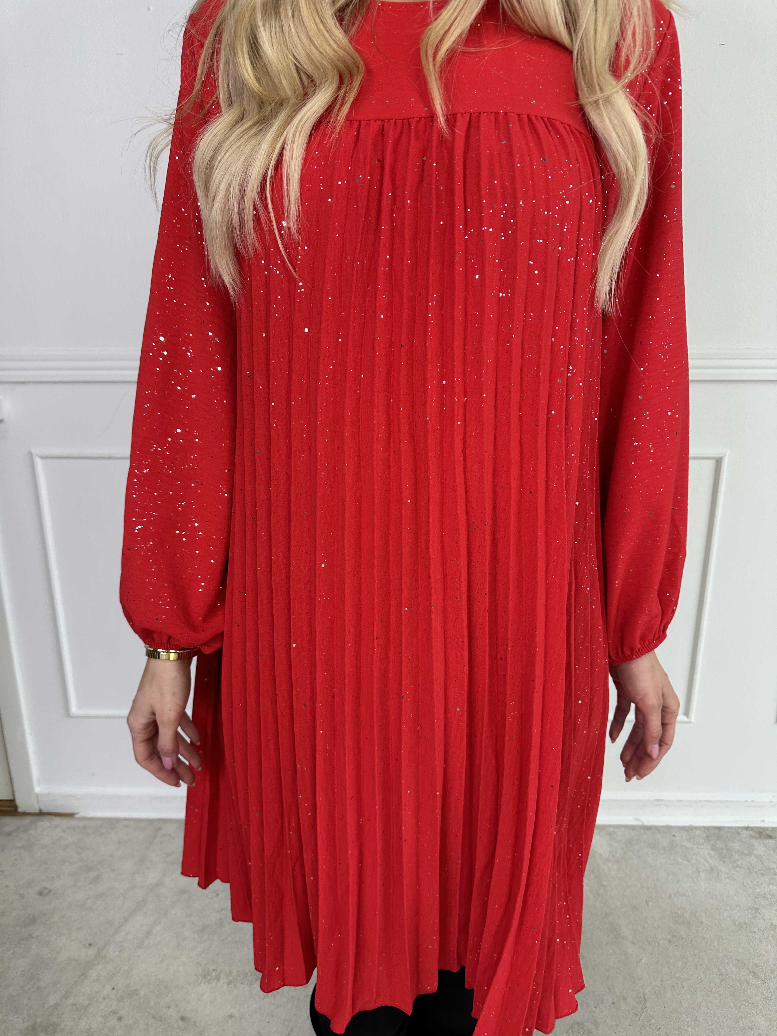 Nancy Glitter Short L/S - Plisserad klänning med fickor och glitter