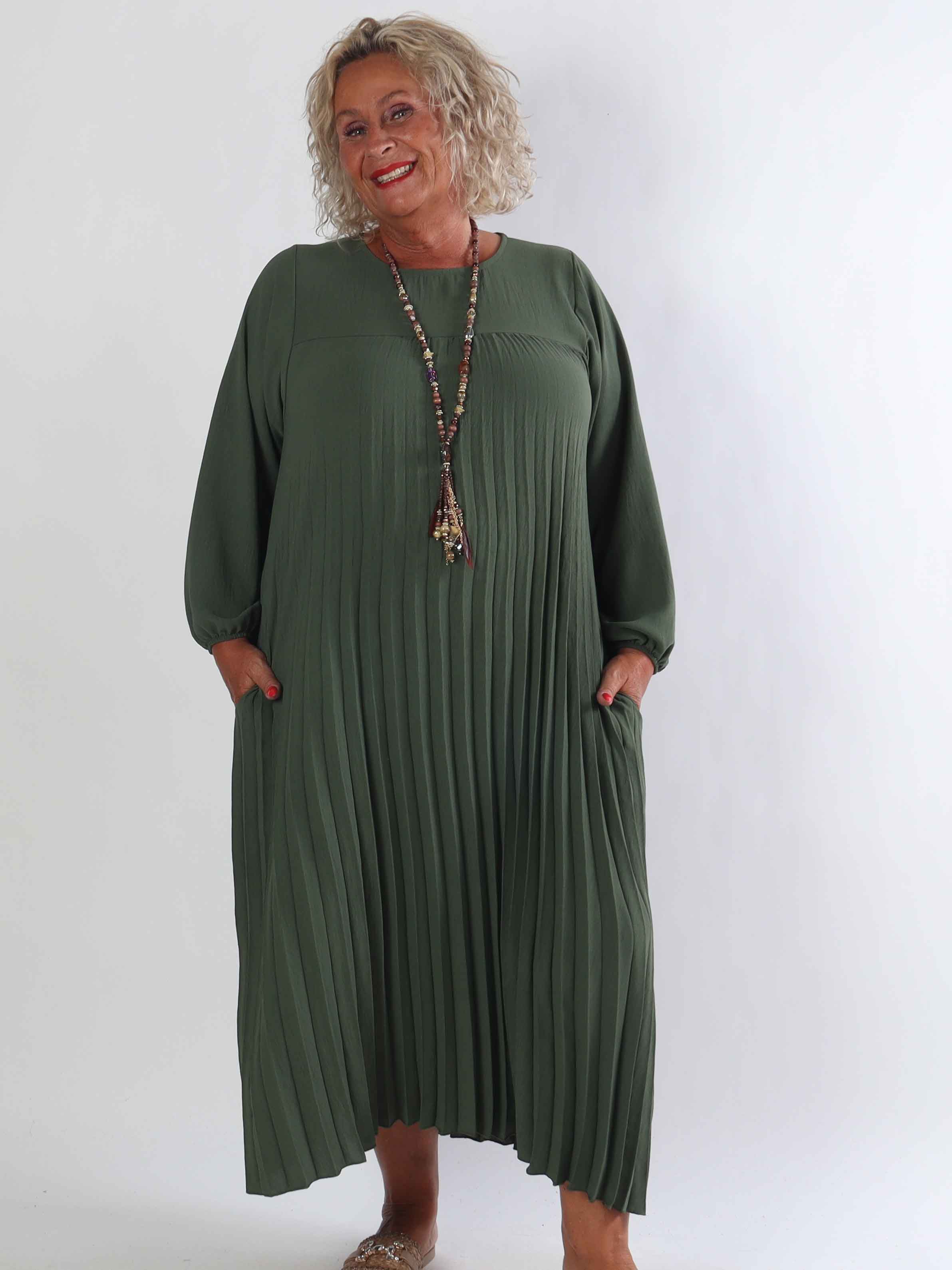 Nancy Long Sleeve - Lång plus size klänning med plissering och fickor