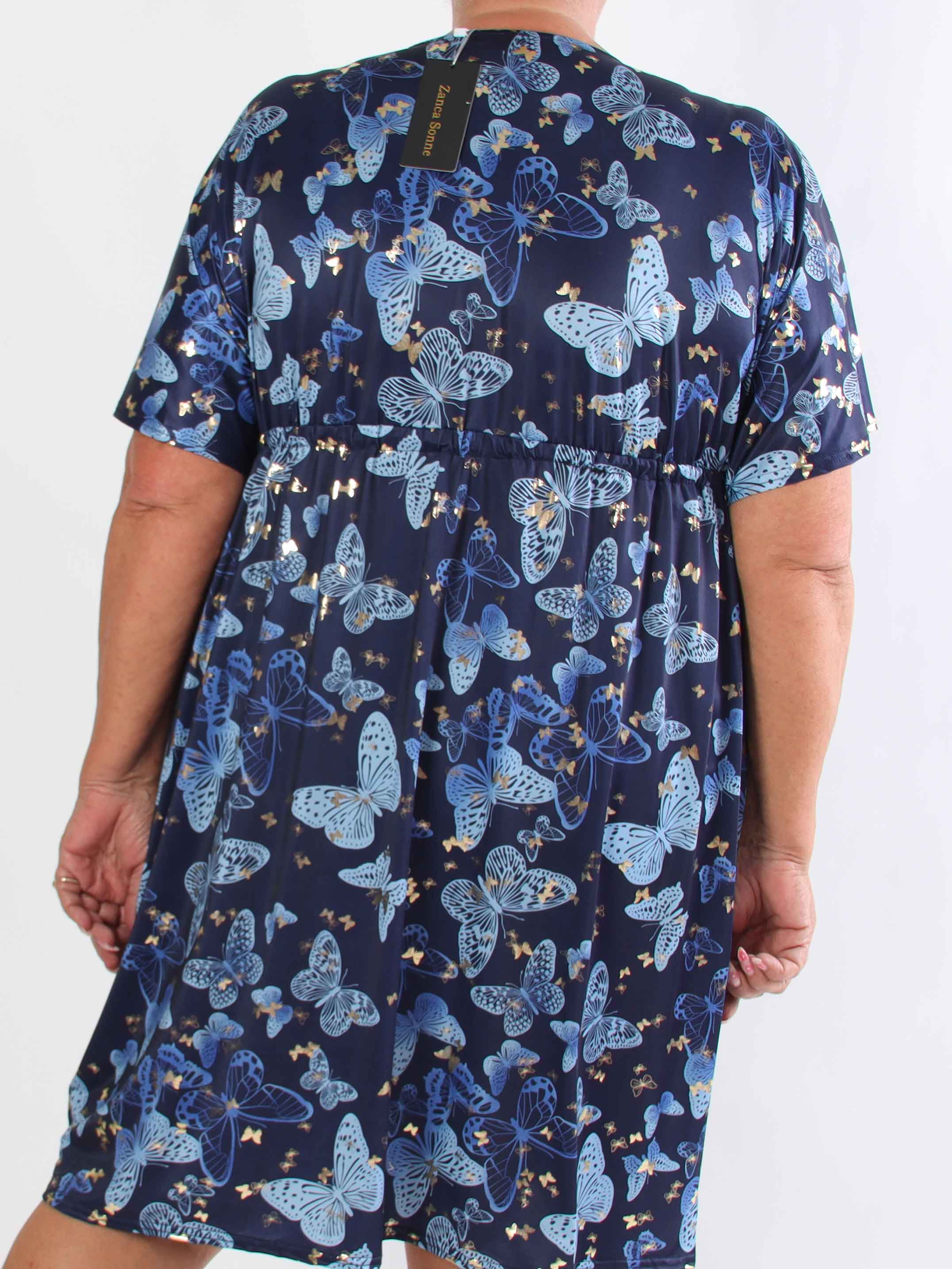 Nicolina Butterfly Short - Plus size kjole med sommerfugleprint og snøre under brystet