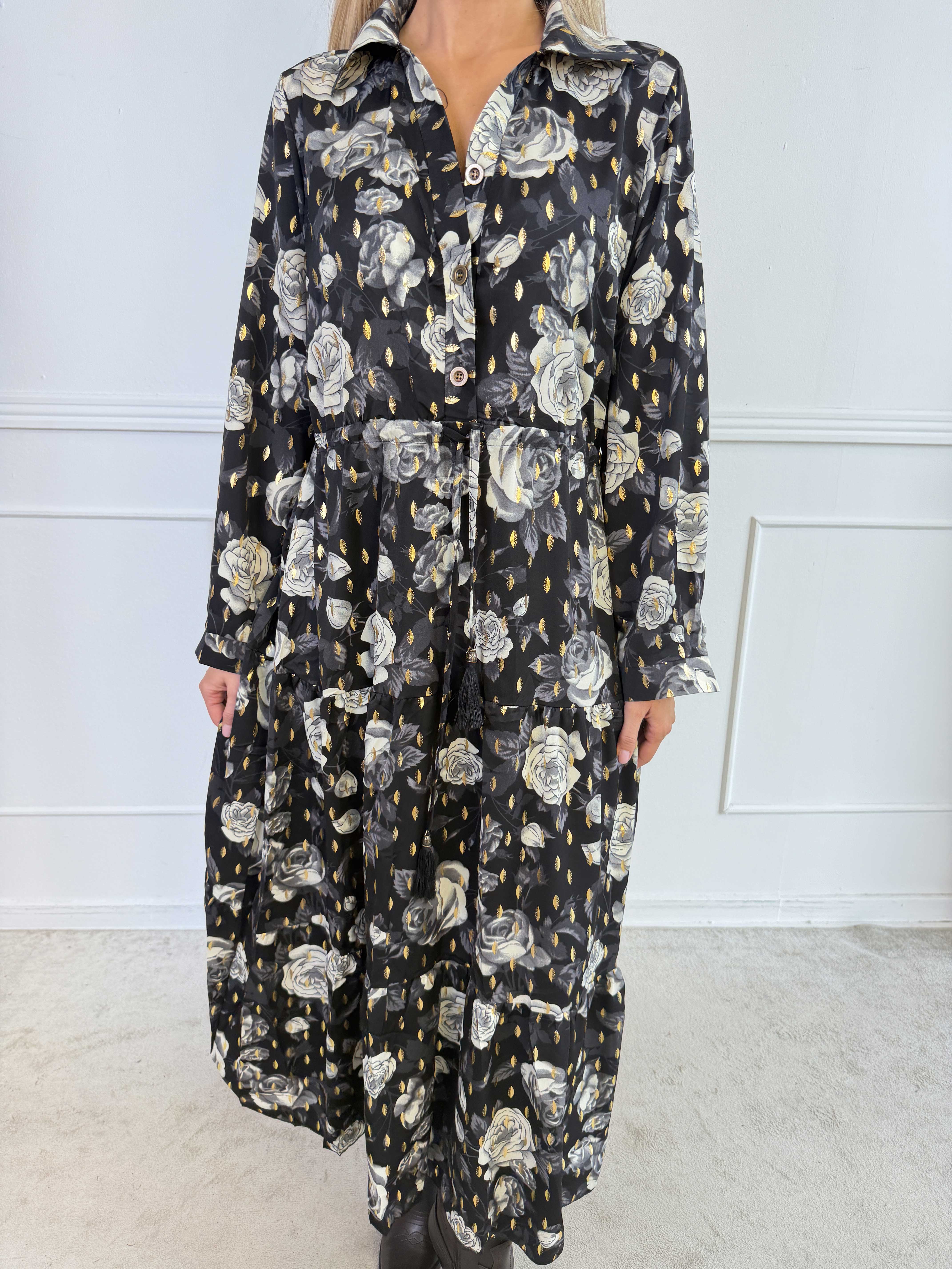 Noelle - Elegant lang kjole i viskose med lag-på-lag-look, fint roseprint og fine gulddetaljer