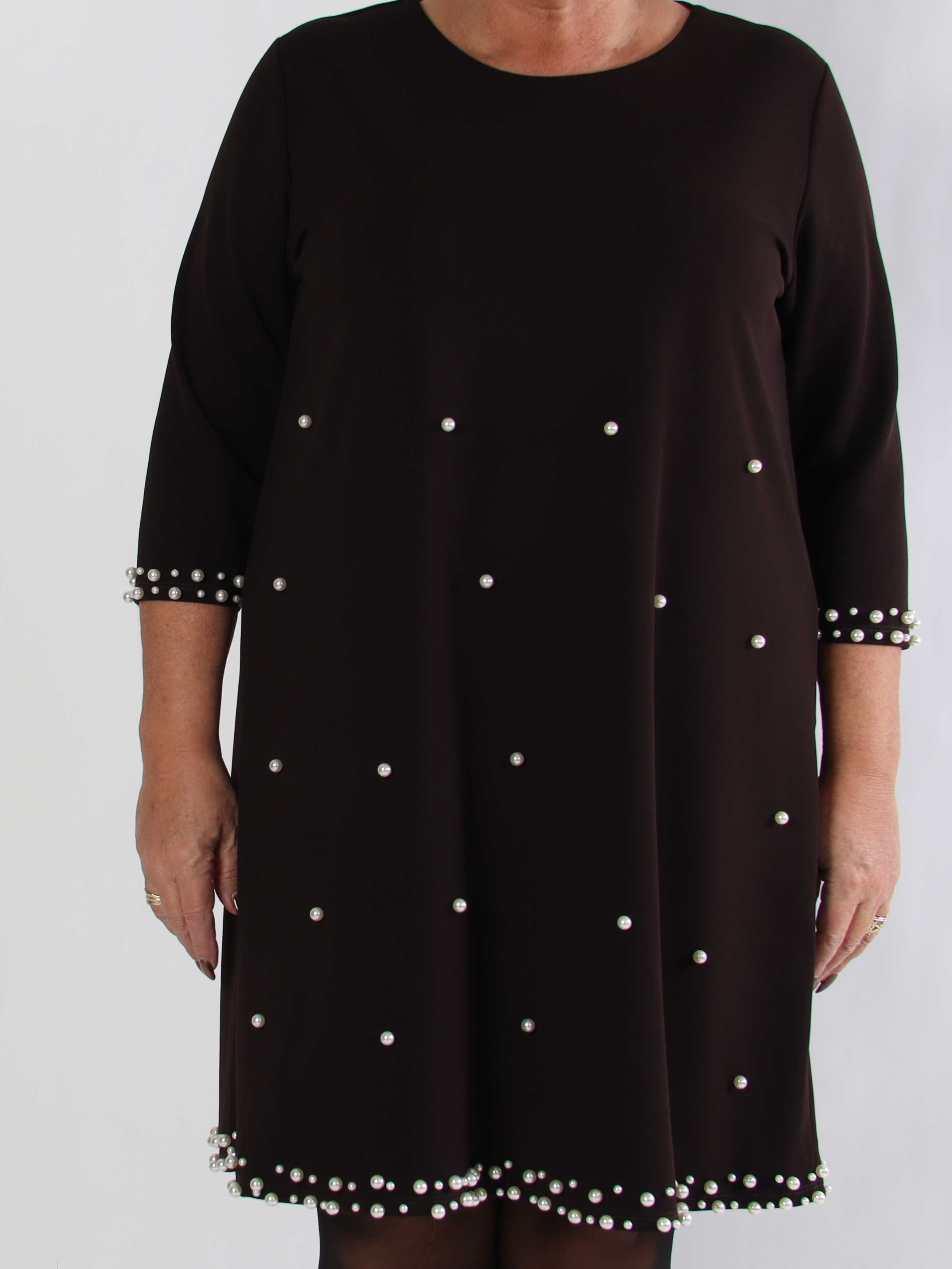 Obi - Klassisk plus size klänning med fina pärlor