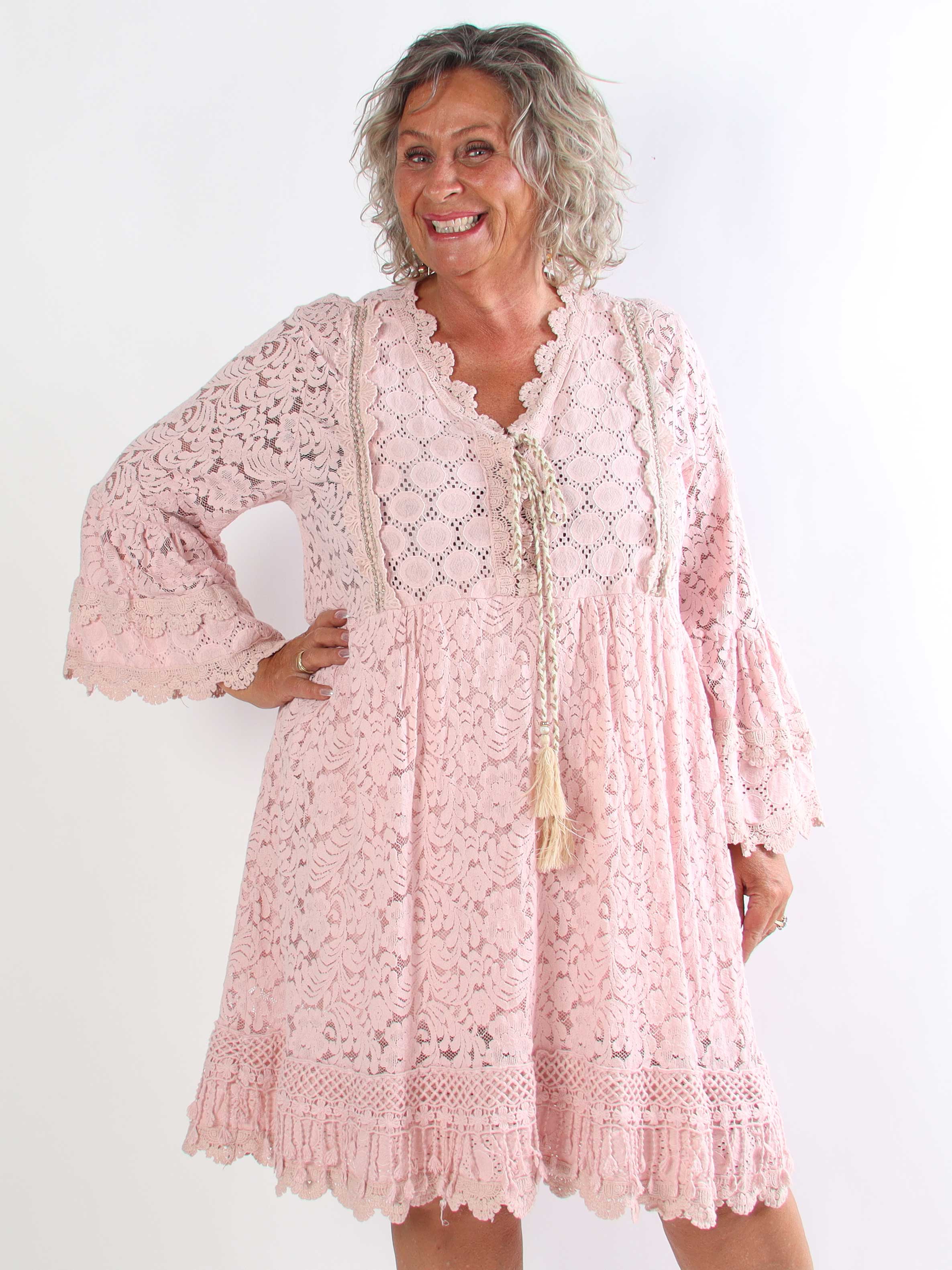 Odessa - Feminin blonde plus size tunikakjole i en bomuldsblanding