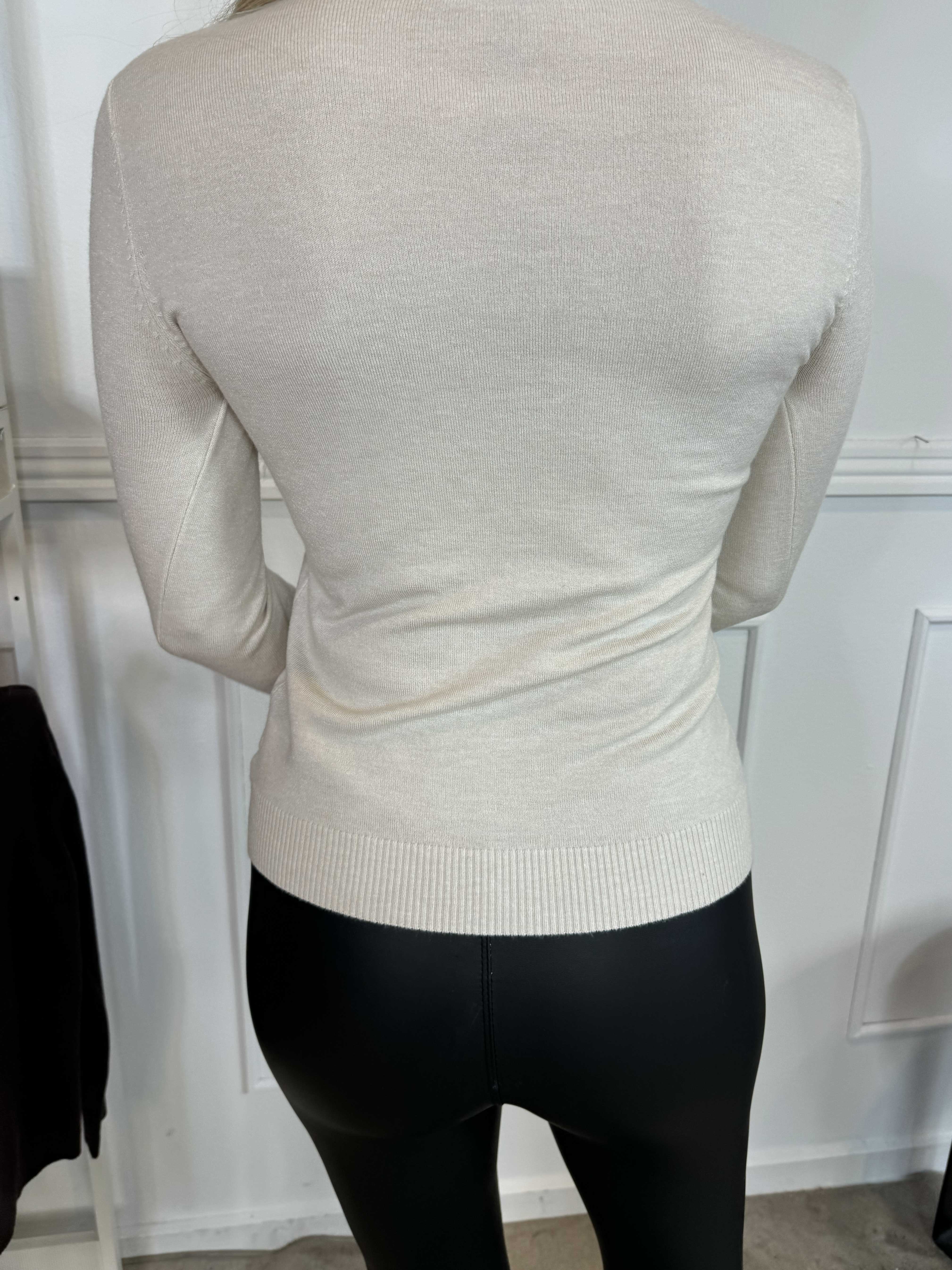 Oksana - Mjuk blus i viskosblandning med turtleneck