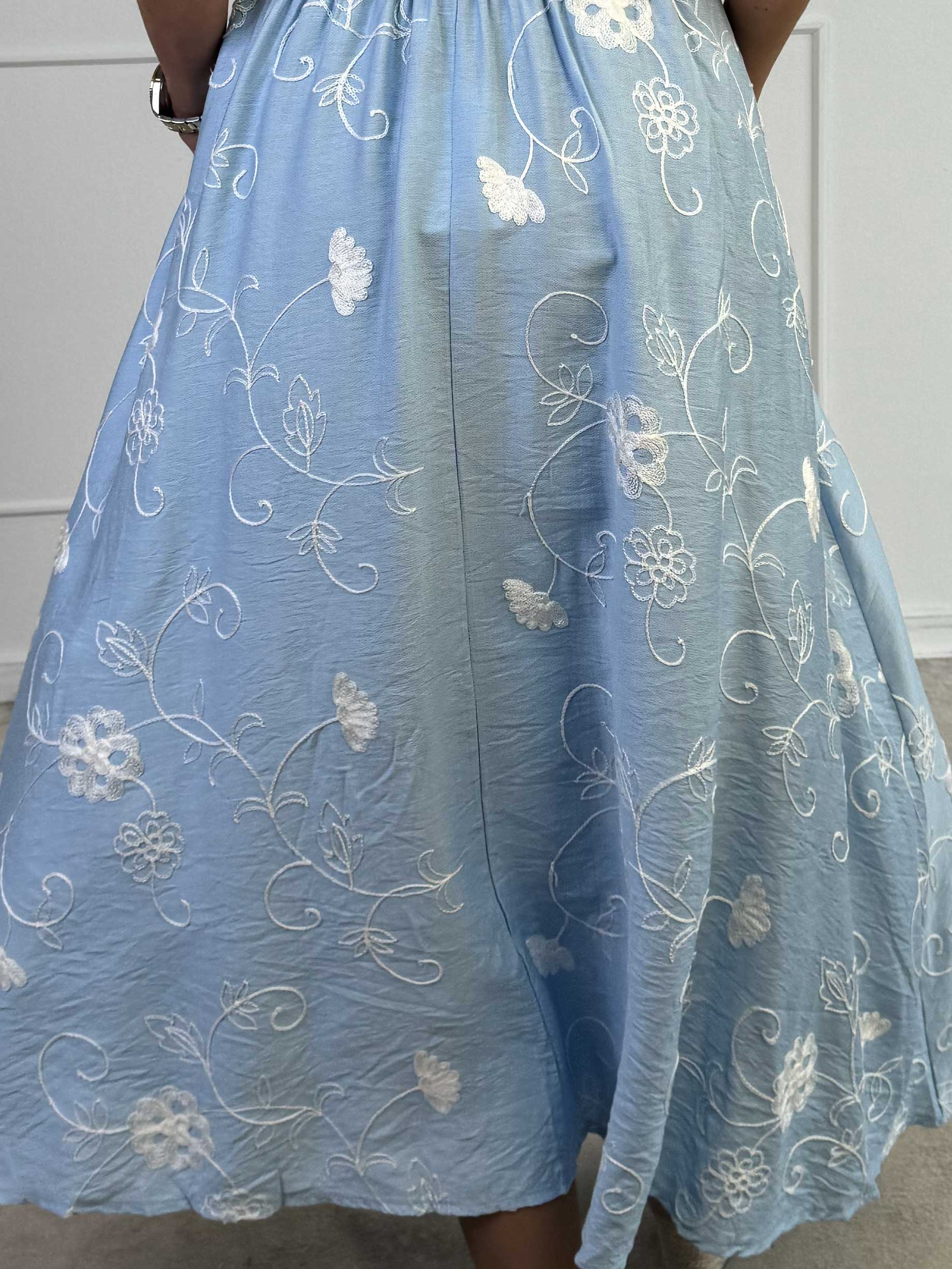 Osane - Sød nederdel i viskose med fine broderede detaljer