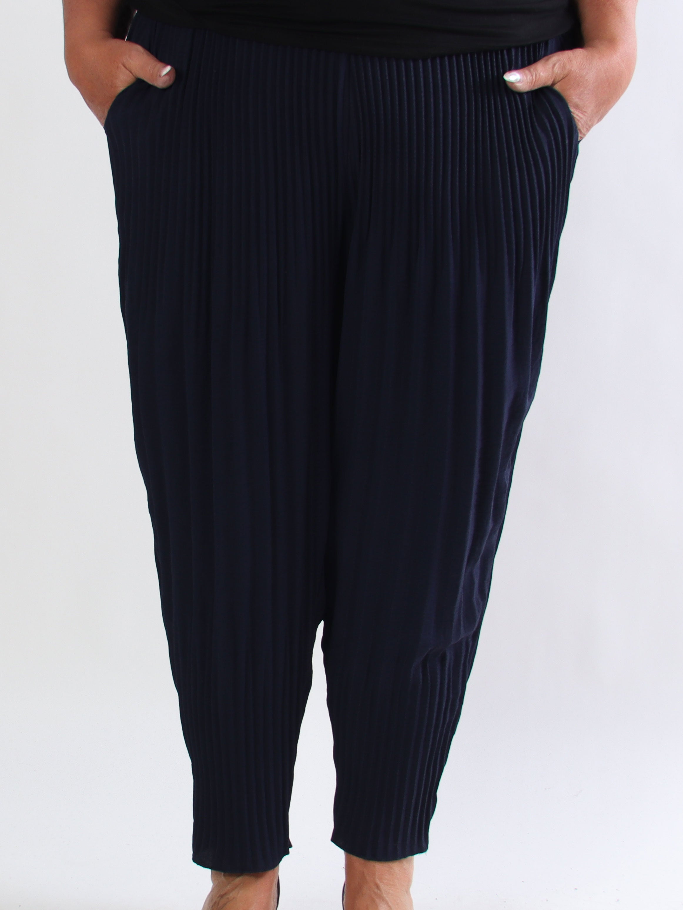 Paja - Lösa plisserade plus size byxor med resår i midjan