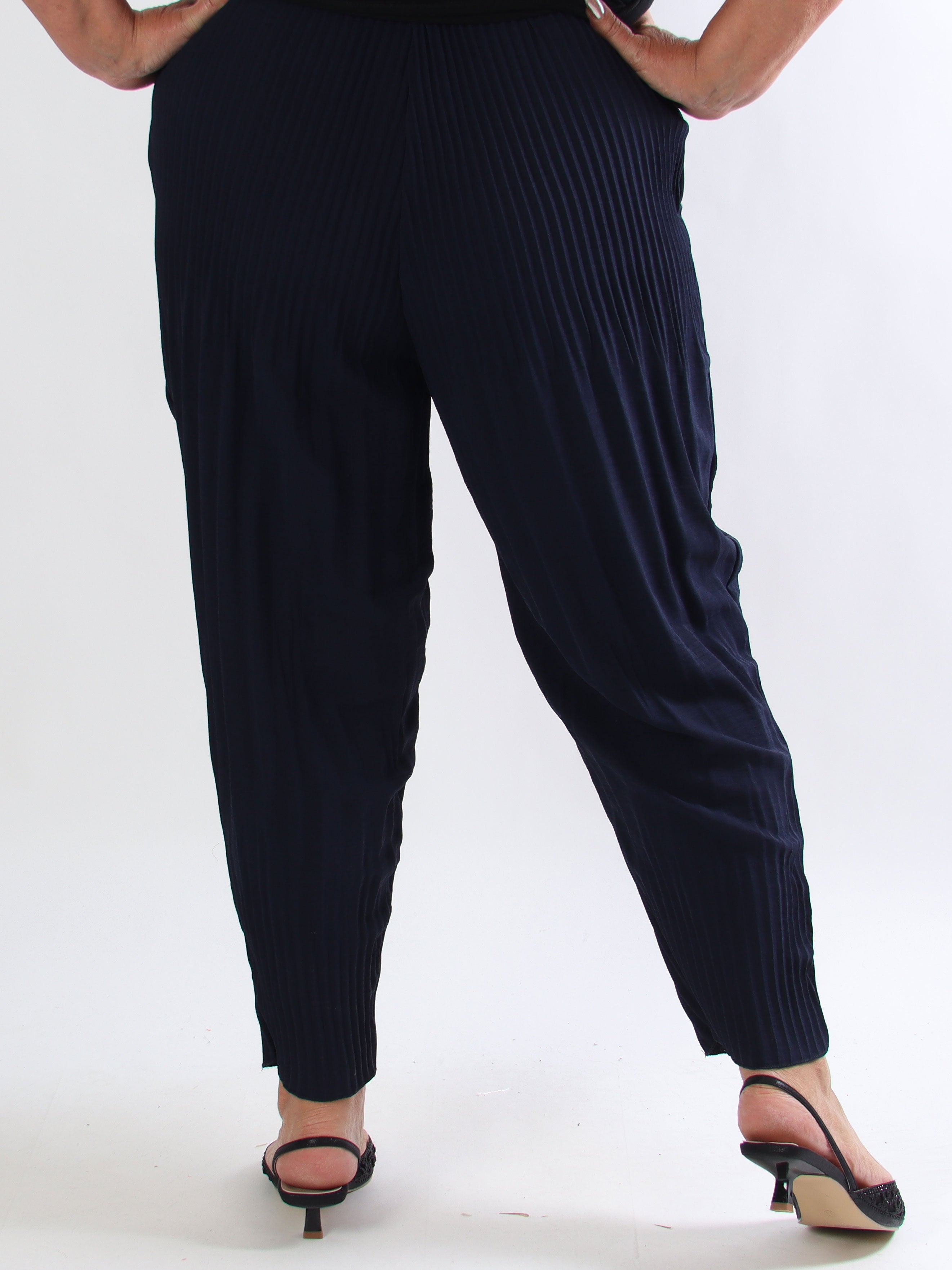 Paja - Lösa plisserade plus size byxor med resår i midjan