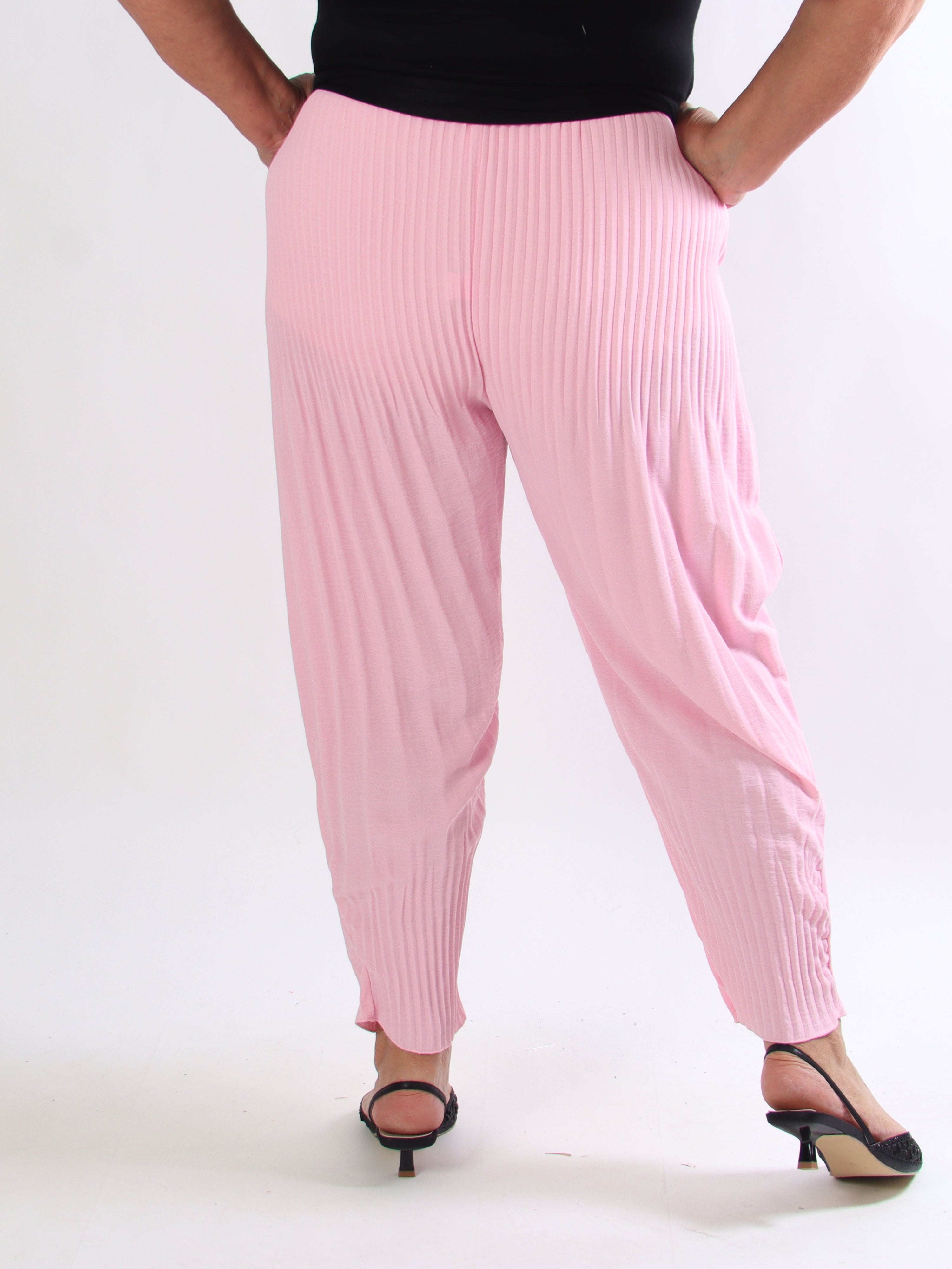 Paja - Lösa plisserade plus size byxor med resår i midjan