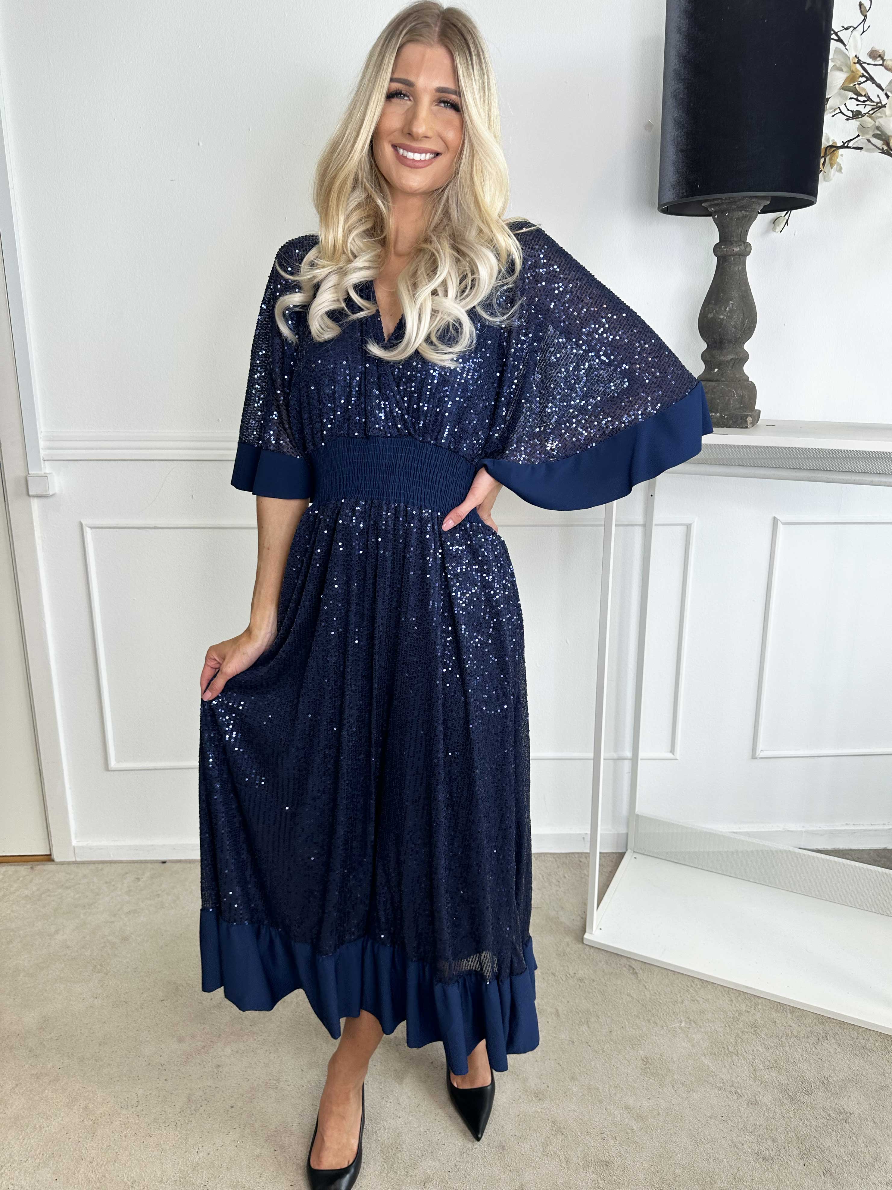 Pamela Glitter - Lång paljettklänning med volanger och smock