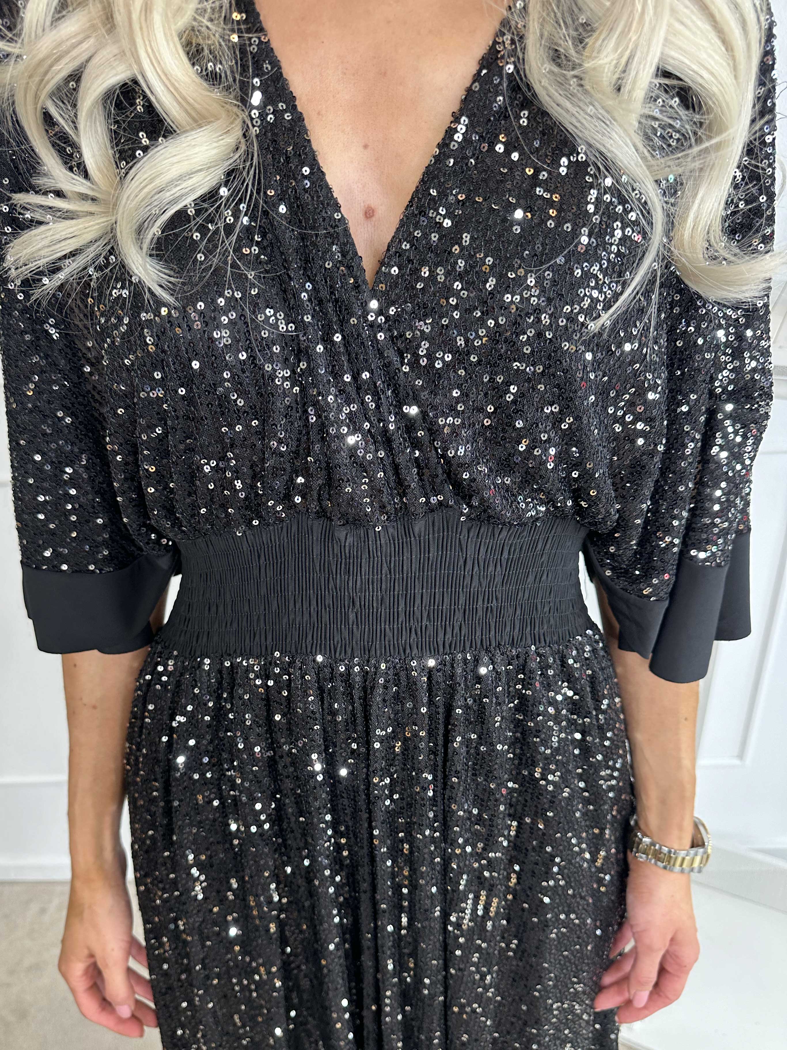 Pamela Glitter - Lång paljettklänning med volanger och smock