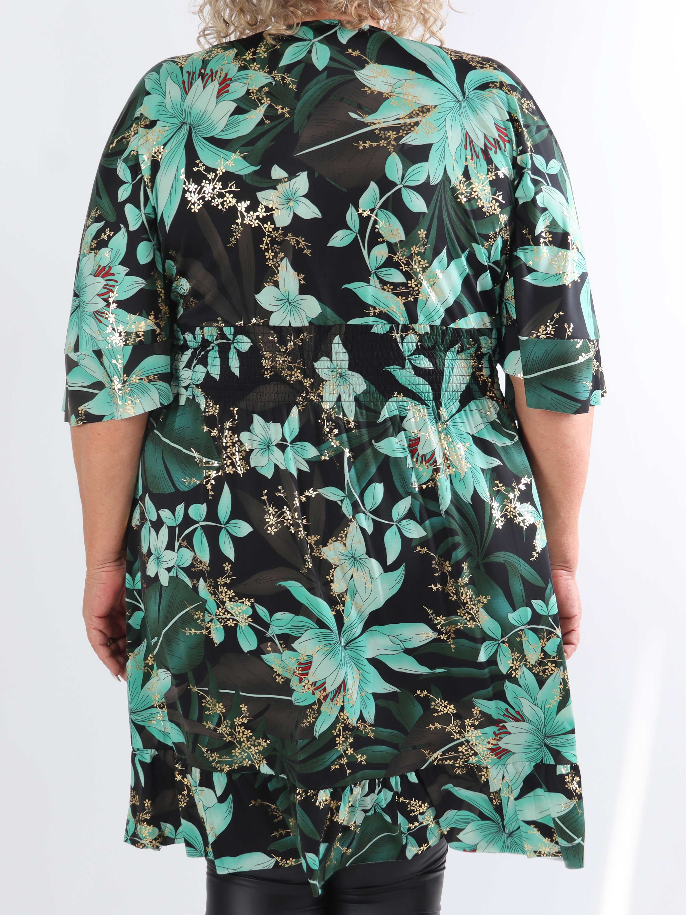 Pamela Gold Flower Short - Elastisk plus size-klänning med smock och volanger