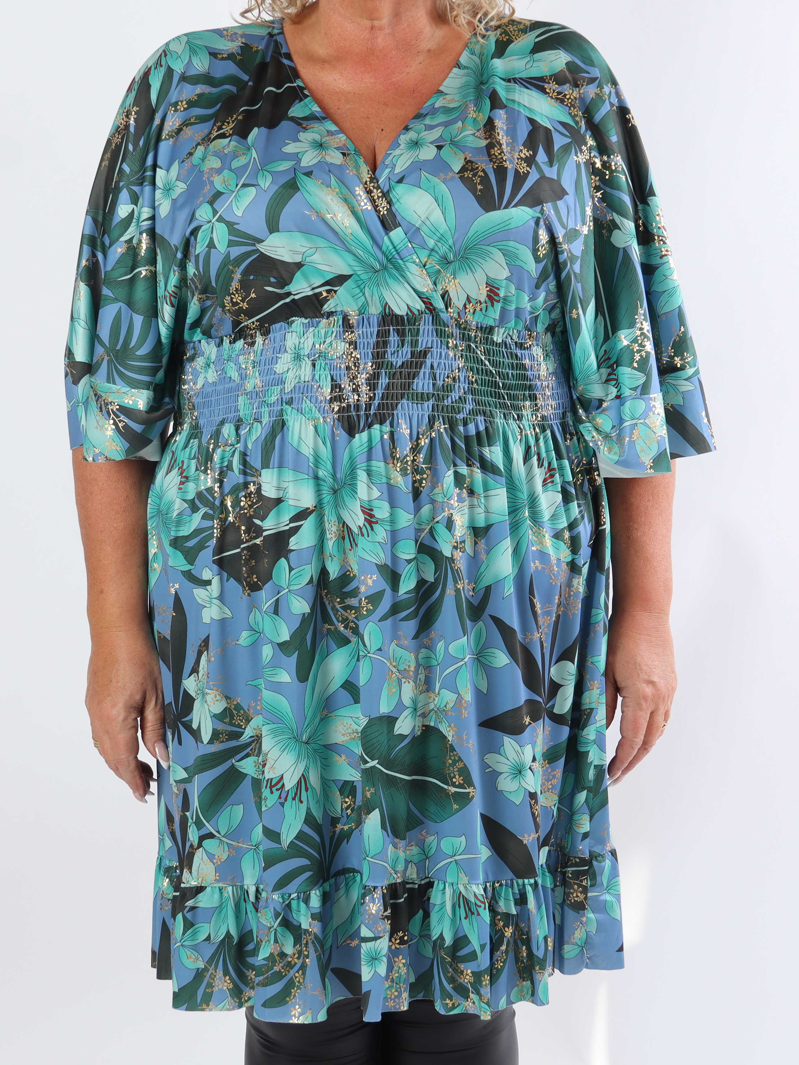 Pamela Gold Flower Short - Elastisk plus size-klänning med smock och volanger