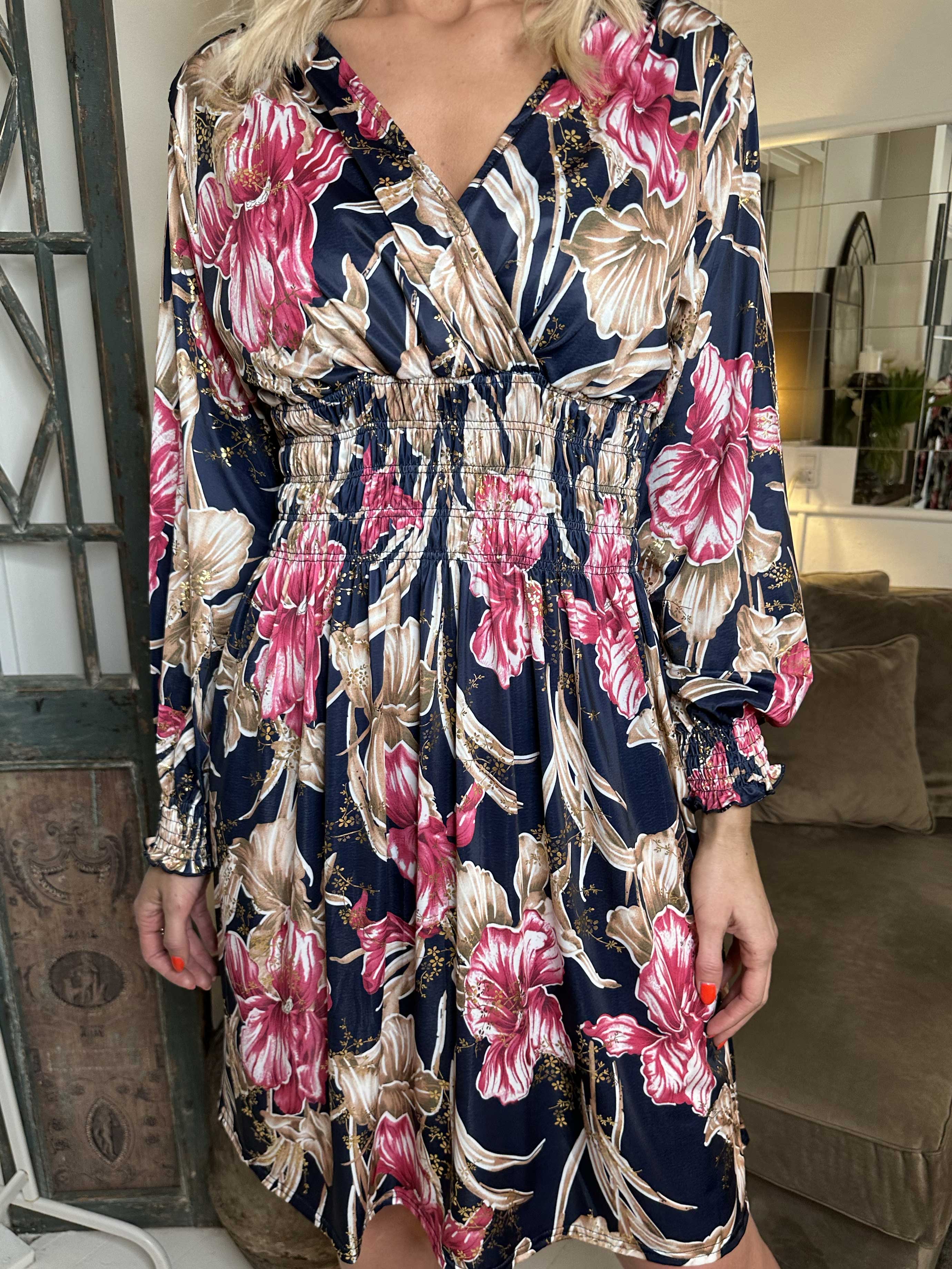 Pams Flower Short L/S - Mönstrad klänning med resår i skrynkelfritt tyg