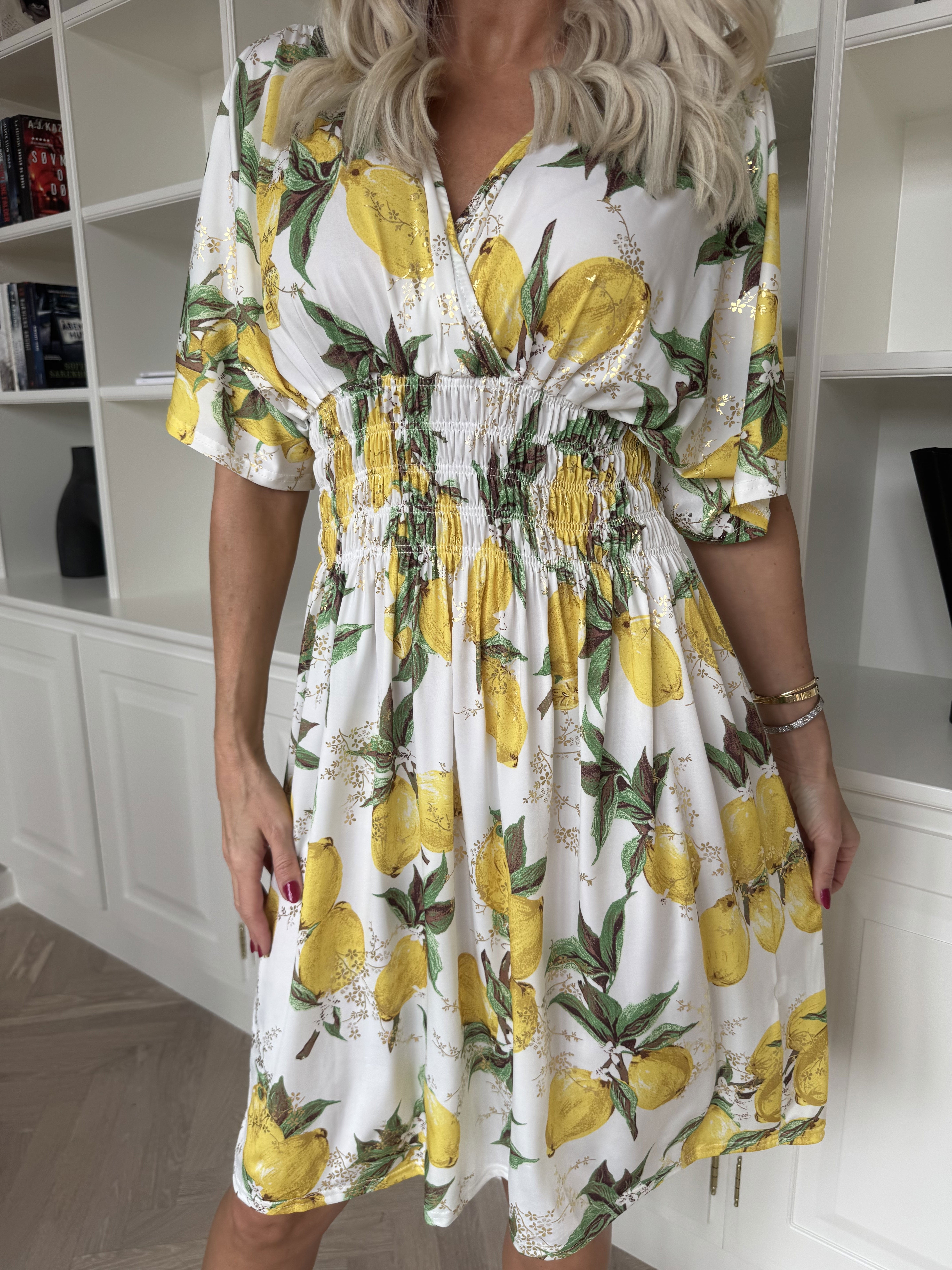 Pams Lemon Short - Elastisk klänning med citroner och gulddetaljer