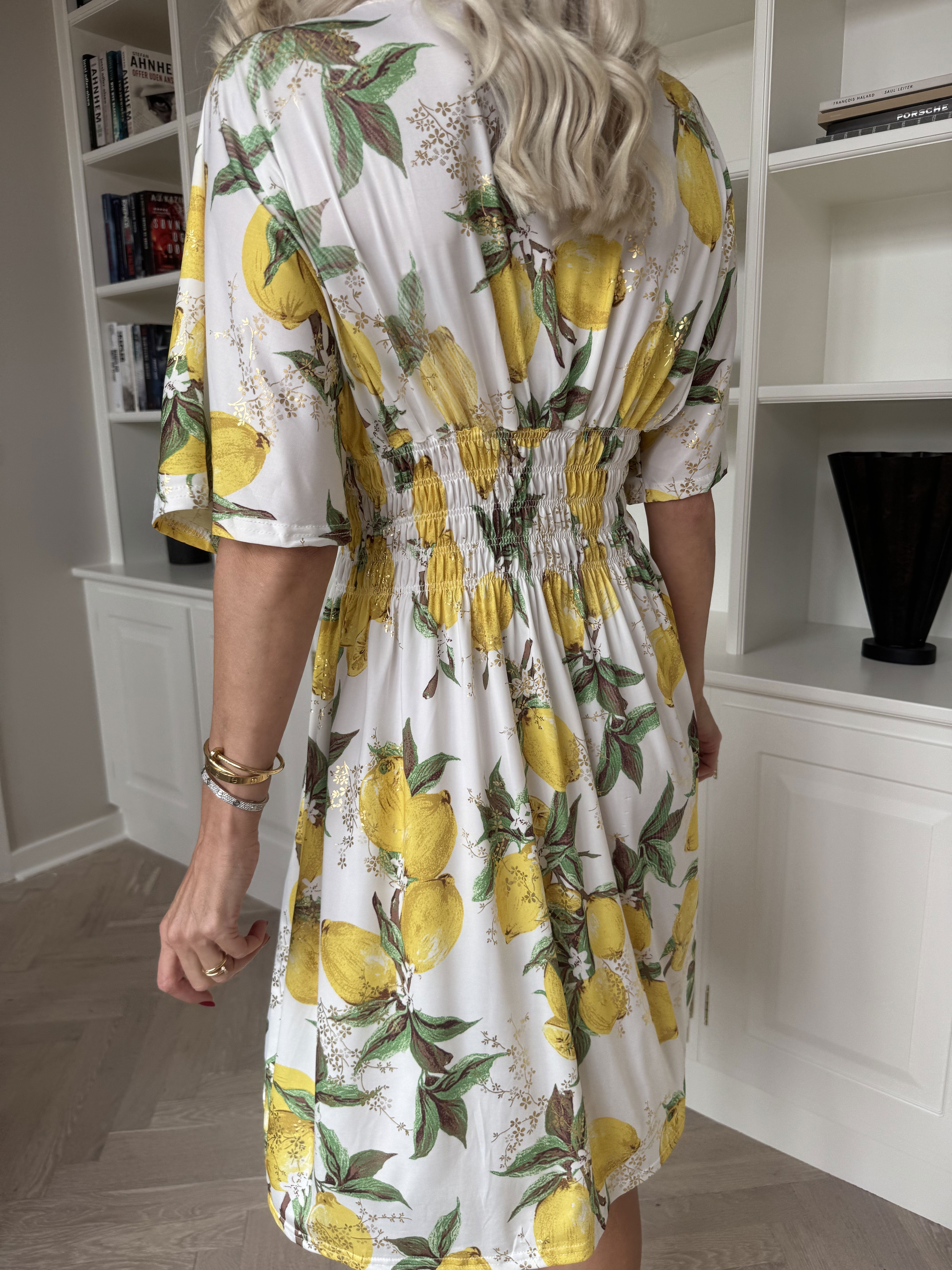 Pams Lemon Short - Elastisk klänning med citroner och gulddetaljer