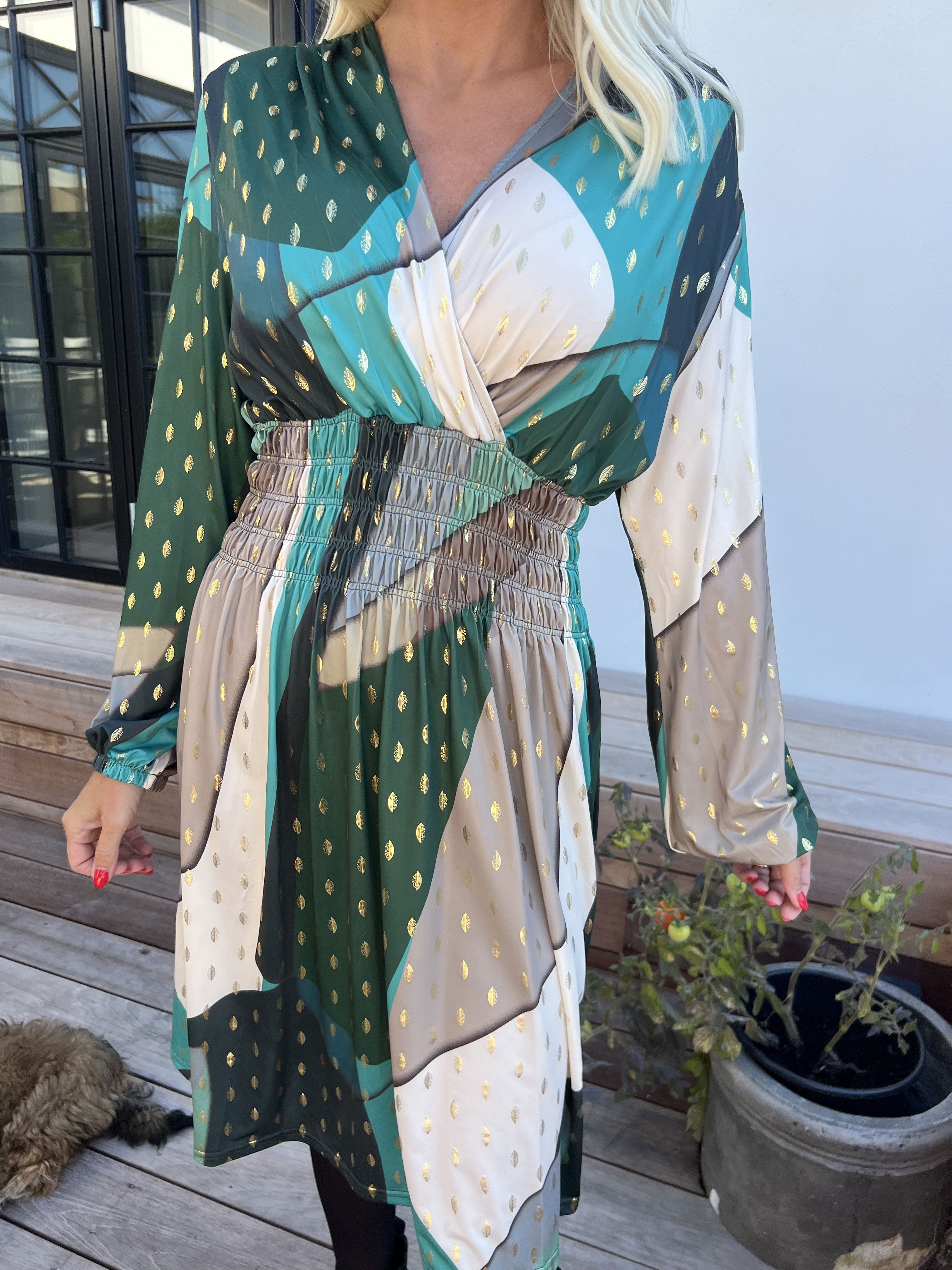 Pams Abstract Short L/S - Elastisk flerfärgad klänning med gulddetaljer