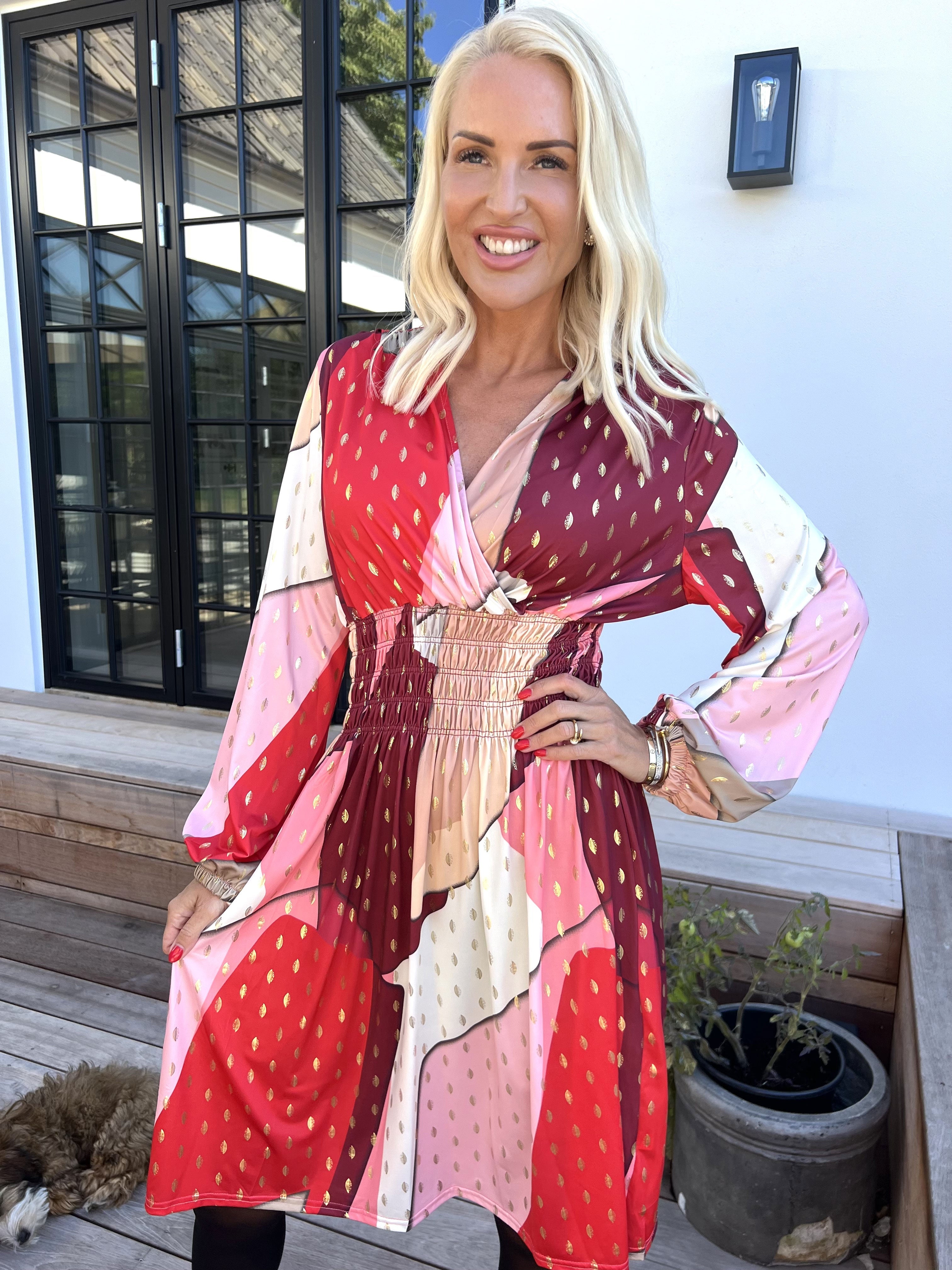 Pams Abstract Short L/S - Elastisk flerfärgad klänning med gulddetaljer