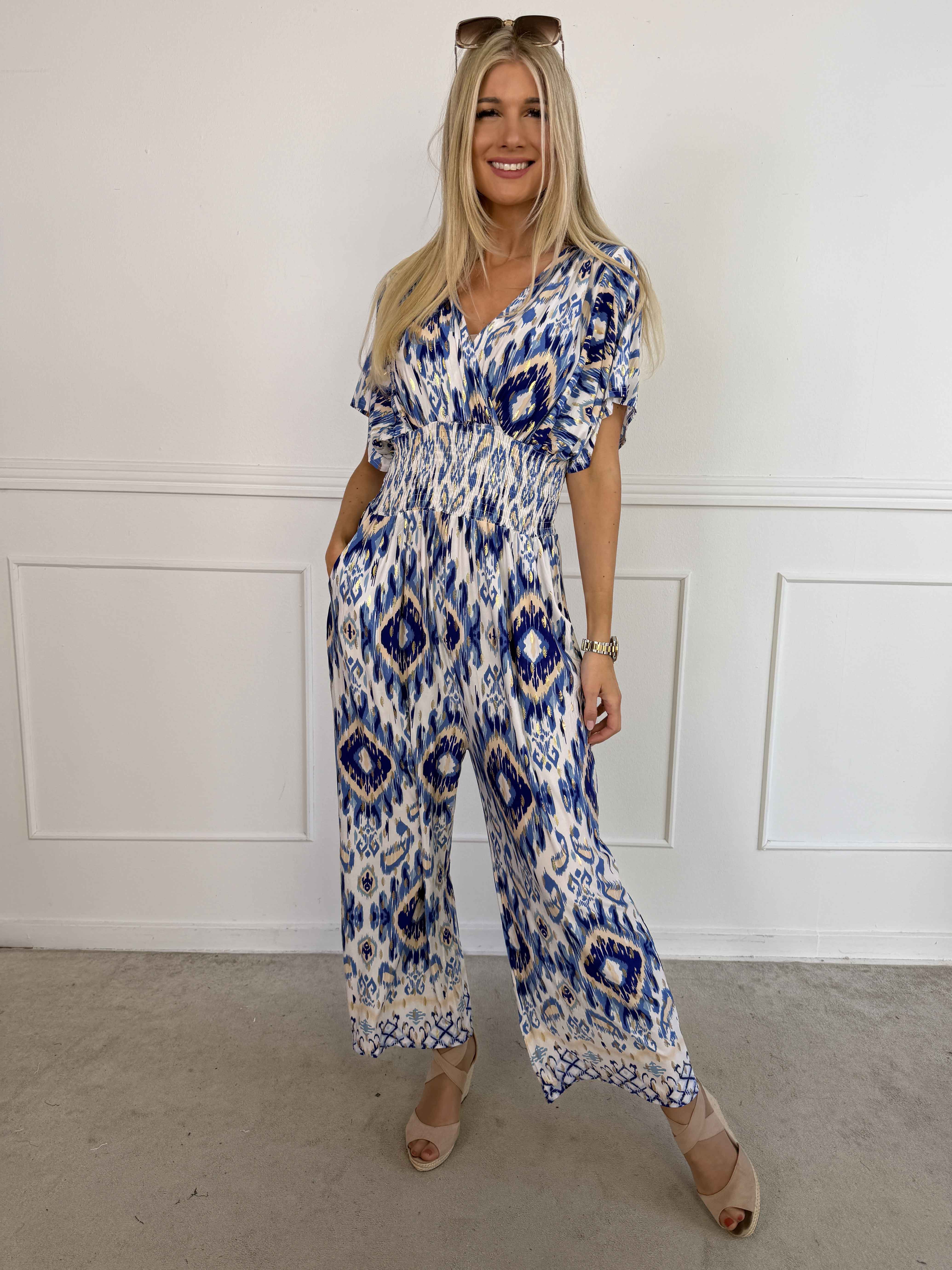 Pams Artsy Jumpsuit - Elastisk mønstret buksedragt med guld dutter