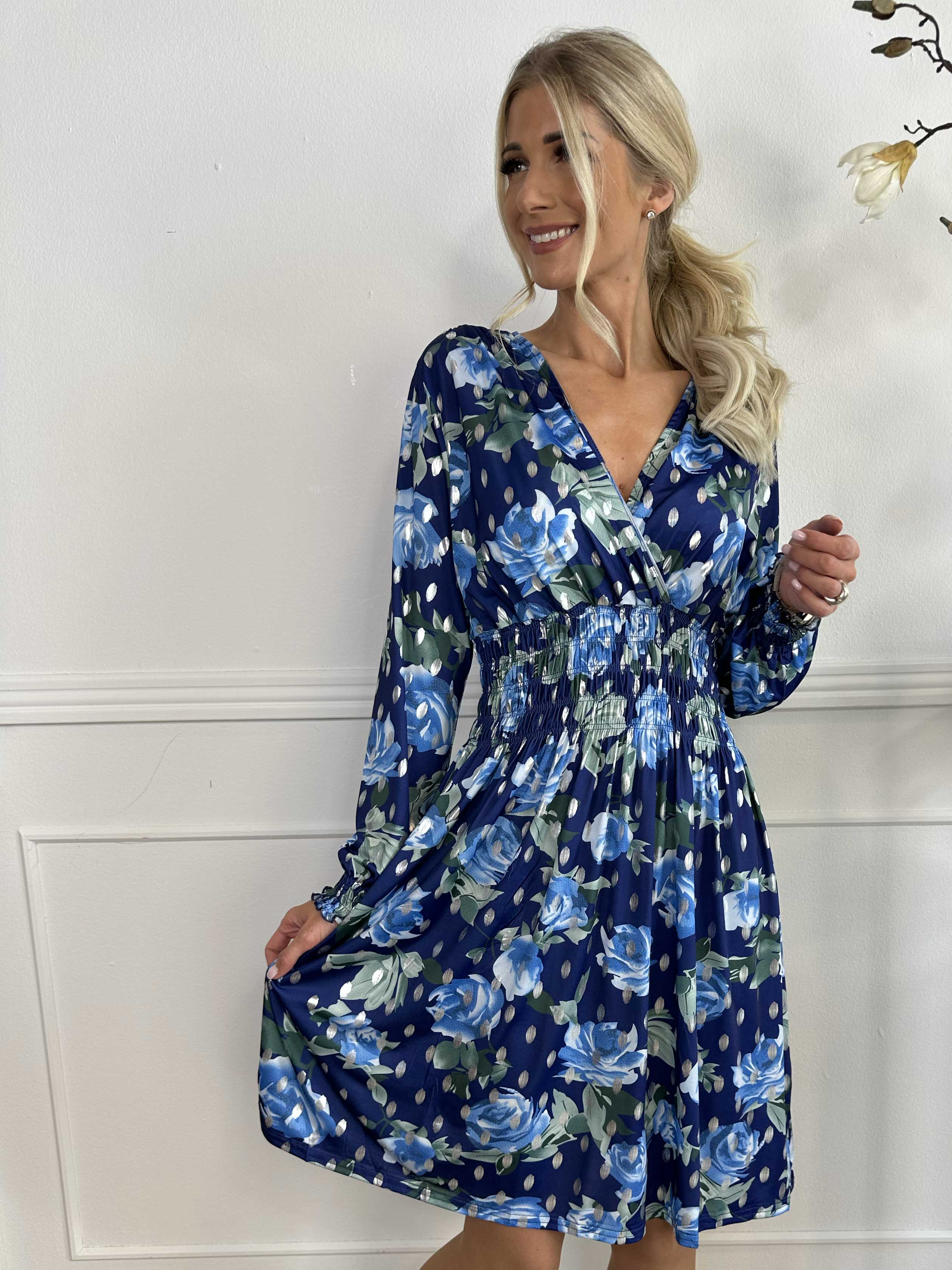 Pams Blossom Short L/S - Elastisk klänning i skrynkelfritt tyg med silverdetaljer