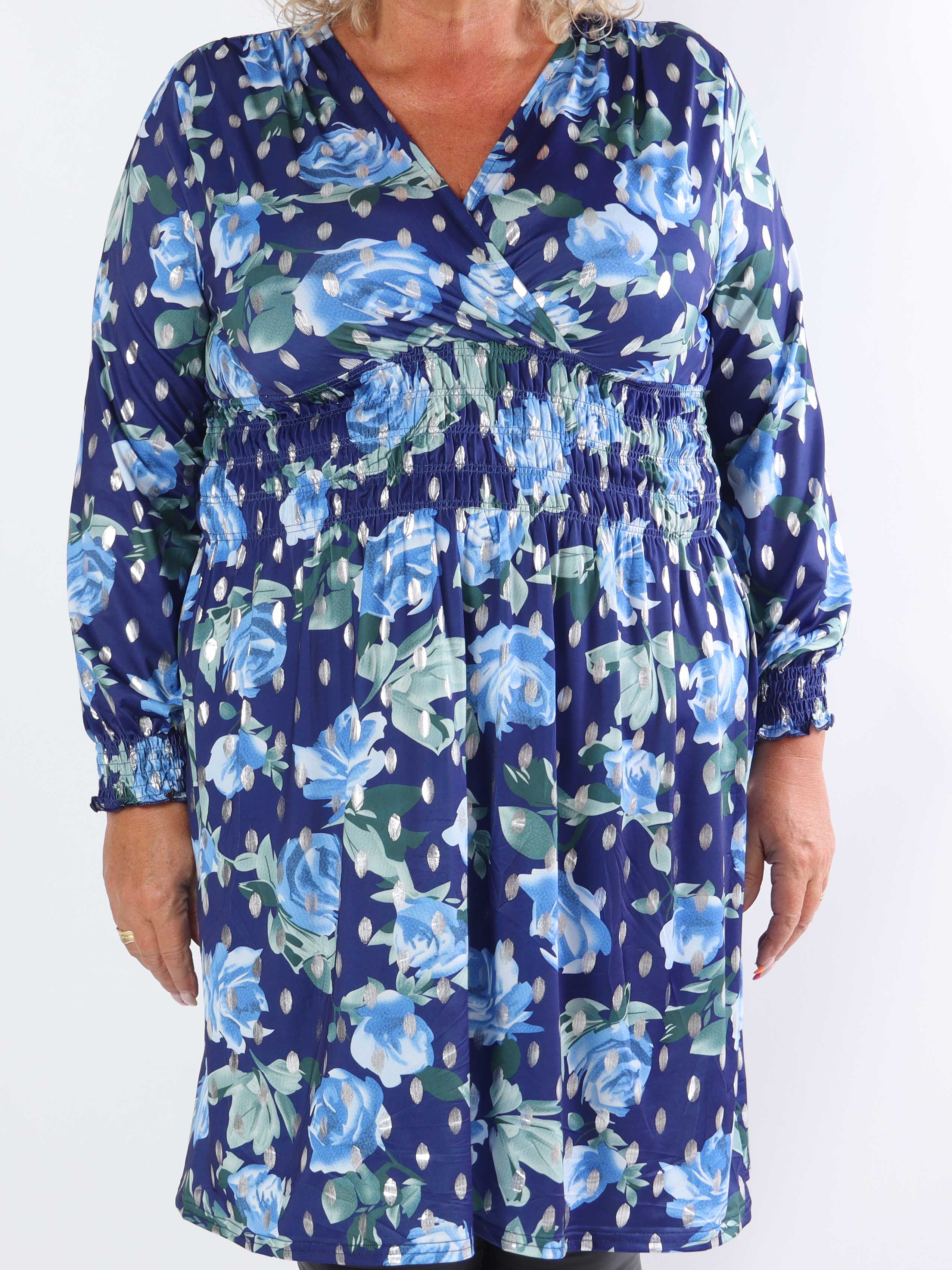 Pams Blossom Short L/S - Plus size-klänning i skrynkelfritt tyg med silverdetaljer