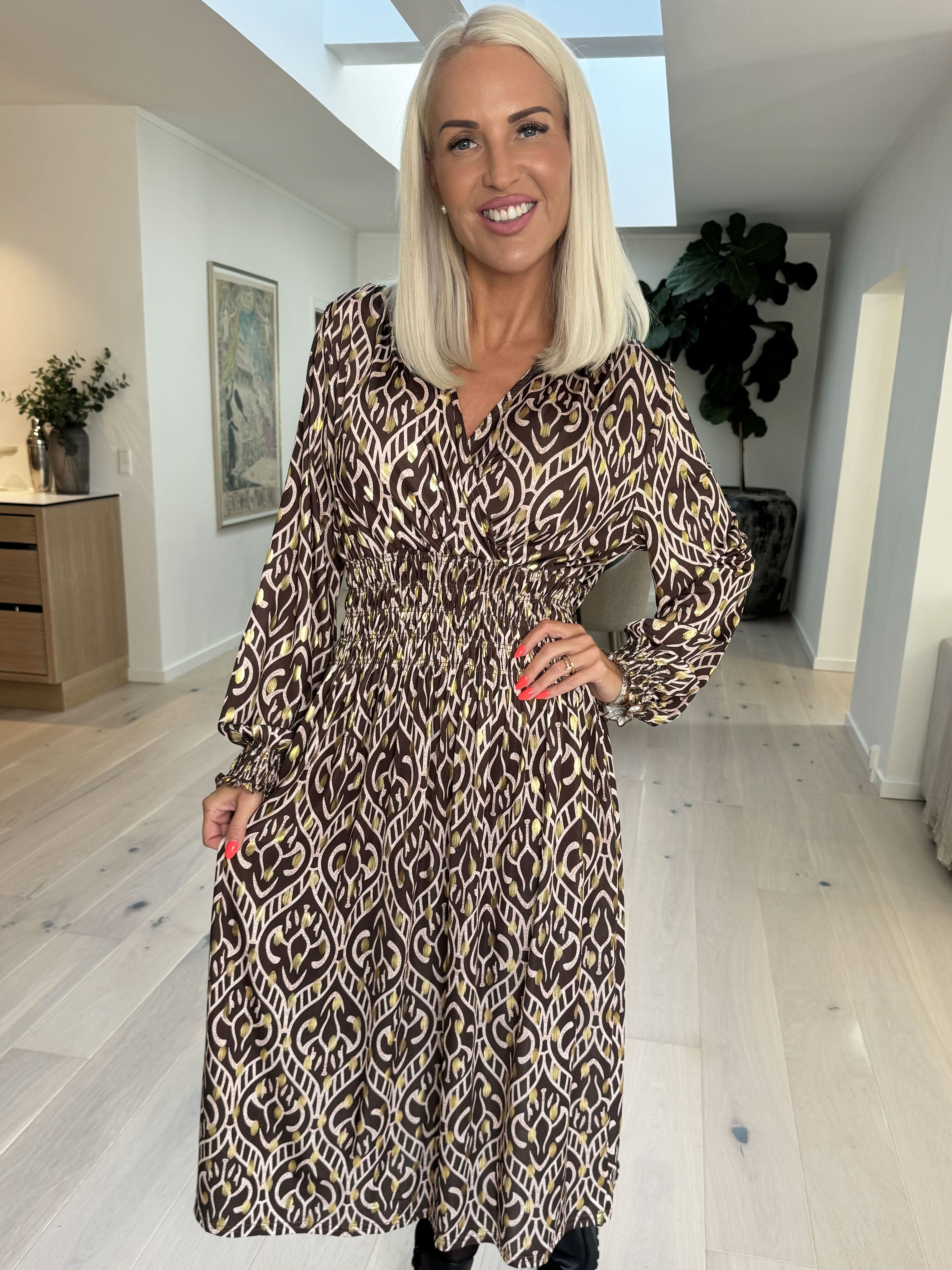 Pams Boho Midi L/S - Elastisk klänning i skrynkelfritt tyg
