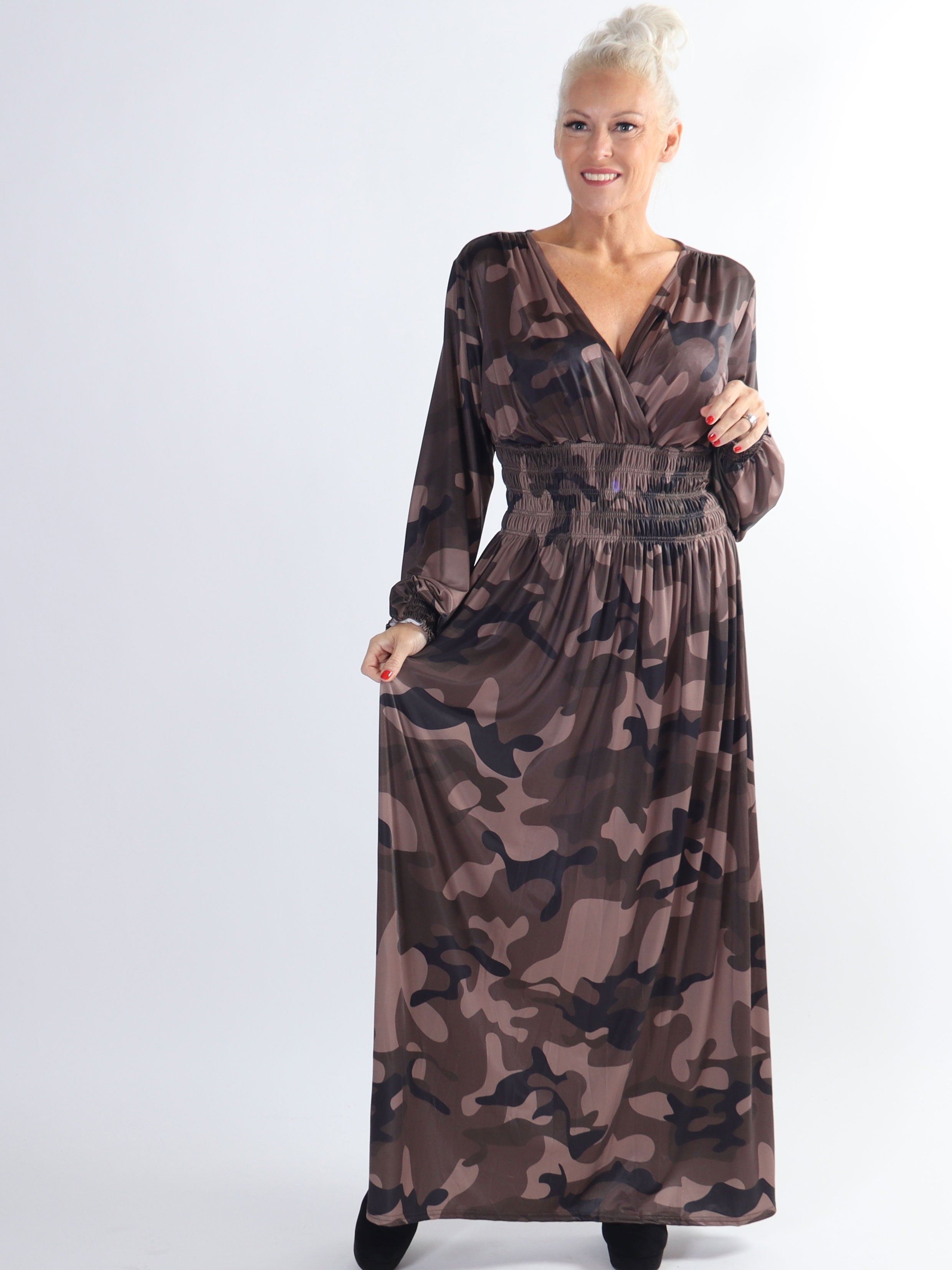Pams Camo L/S - Stretchklänning med kamouflagemönster i stora storlekar