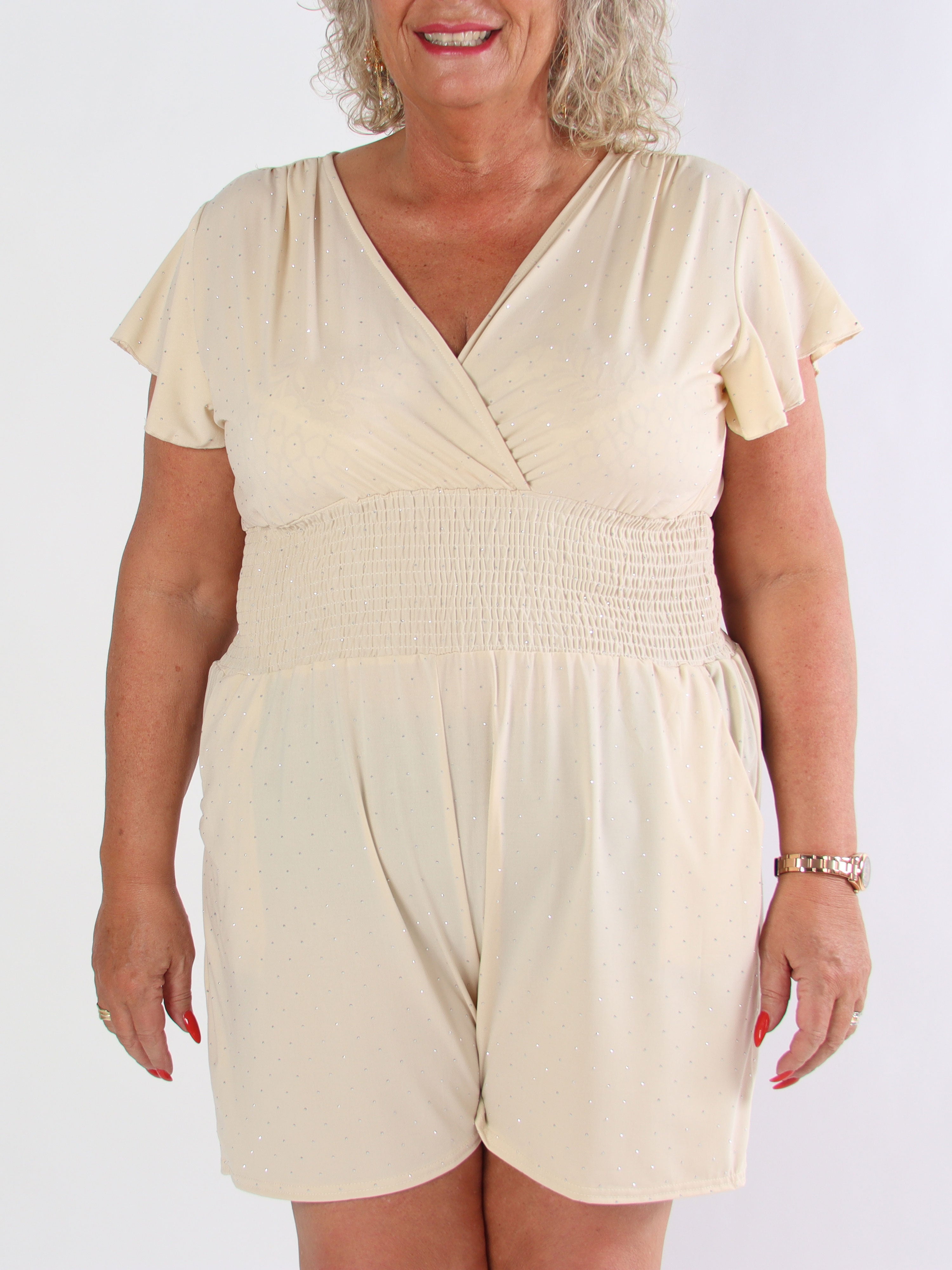 Pams Crystal Playsuit - Elastisk jumpsuit i plusstorlek med formgjutning