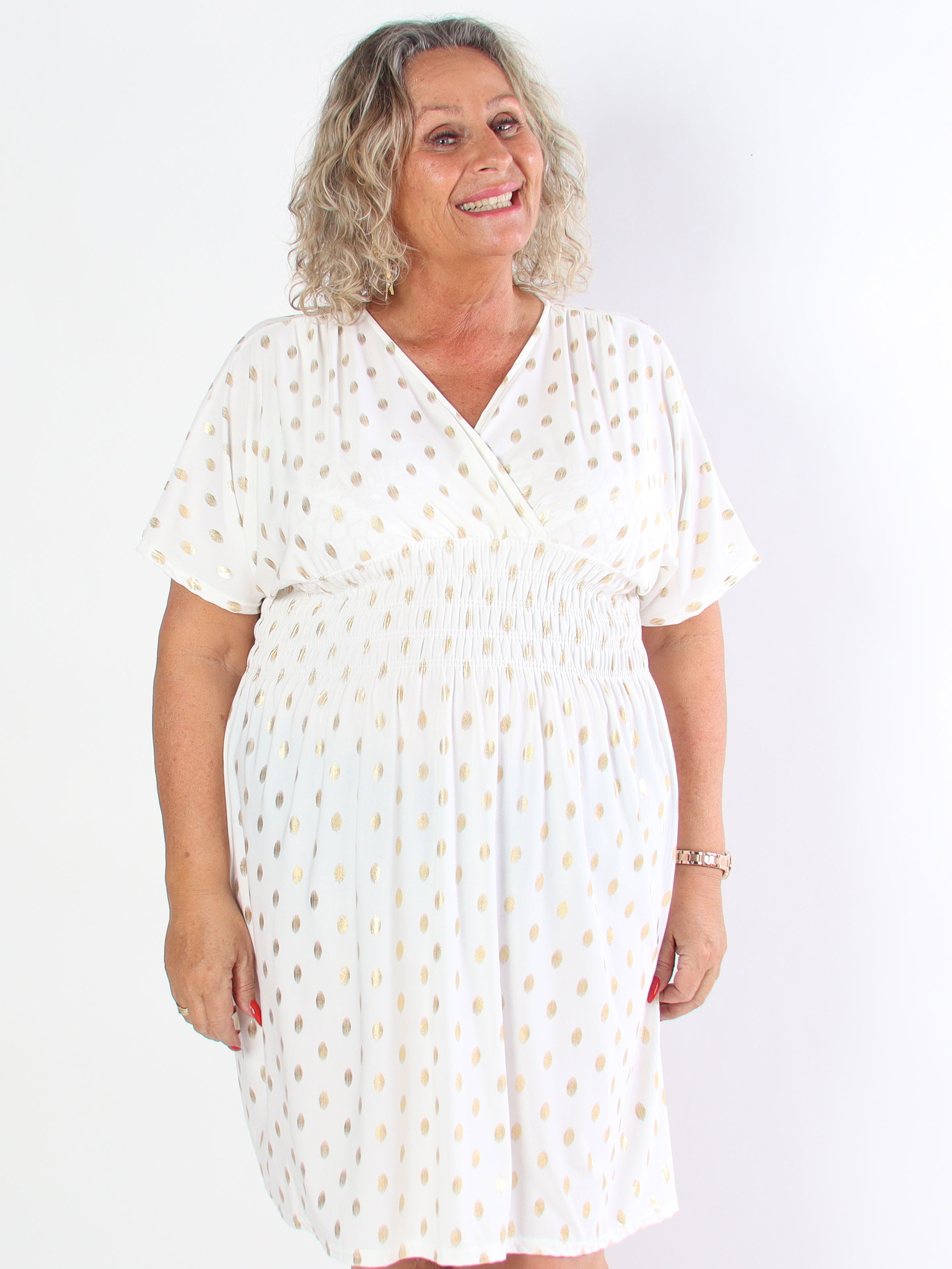 Pams Dot Short - Elastisk klänning i plus size med guldprickar