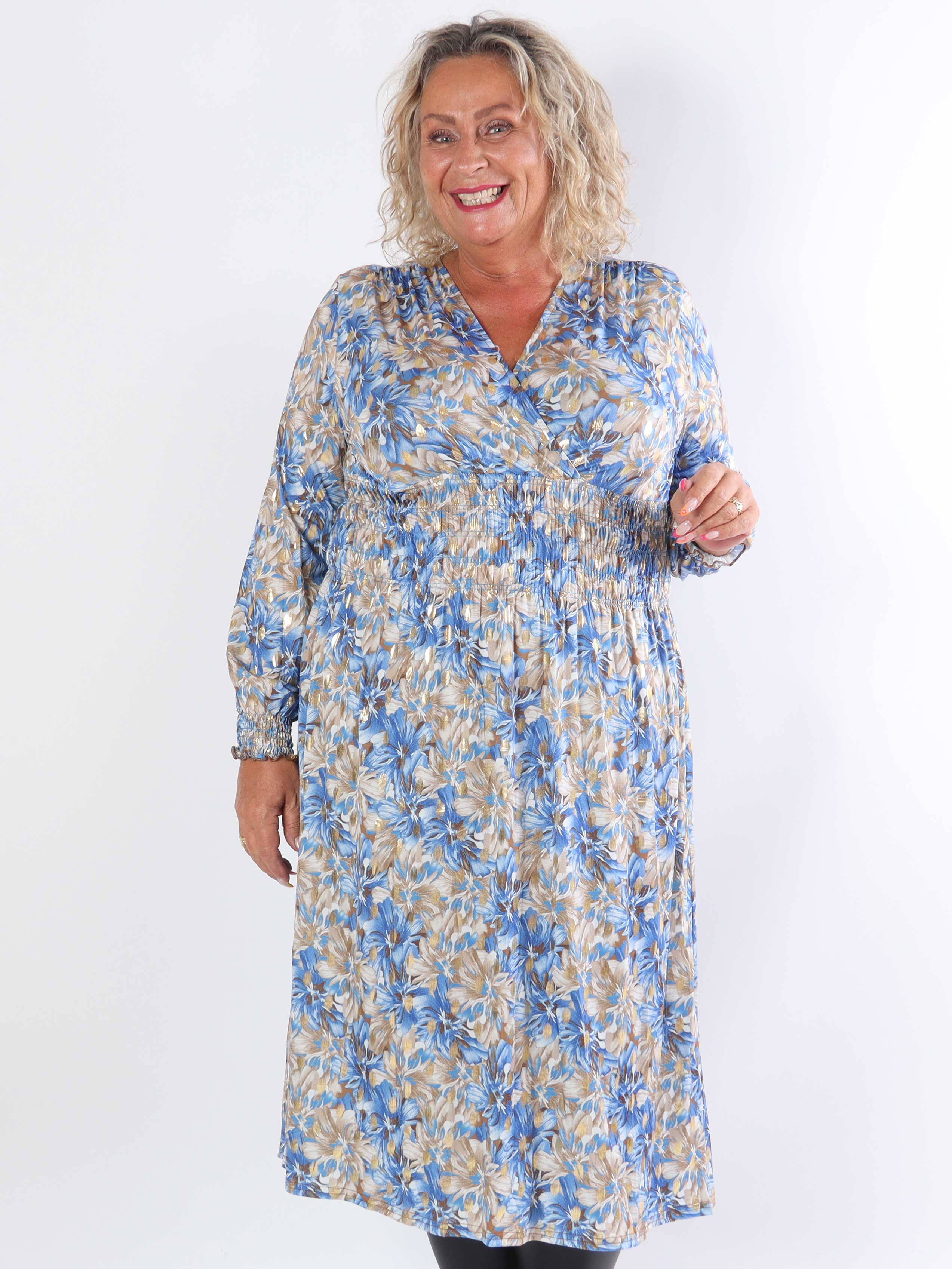 Pams Floral Midi L/S - Elastisk plus size-klänning i skrynkelfritt tyg