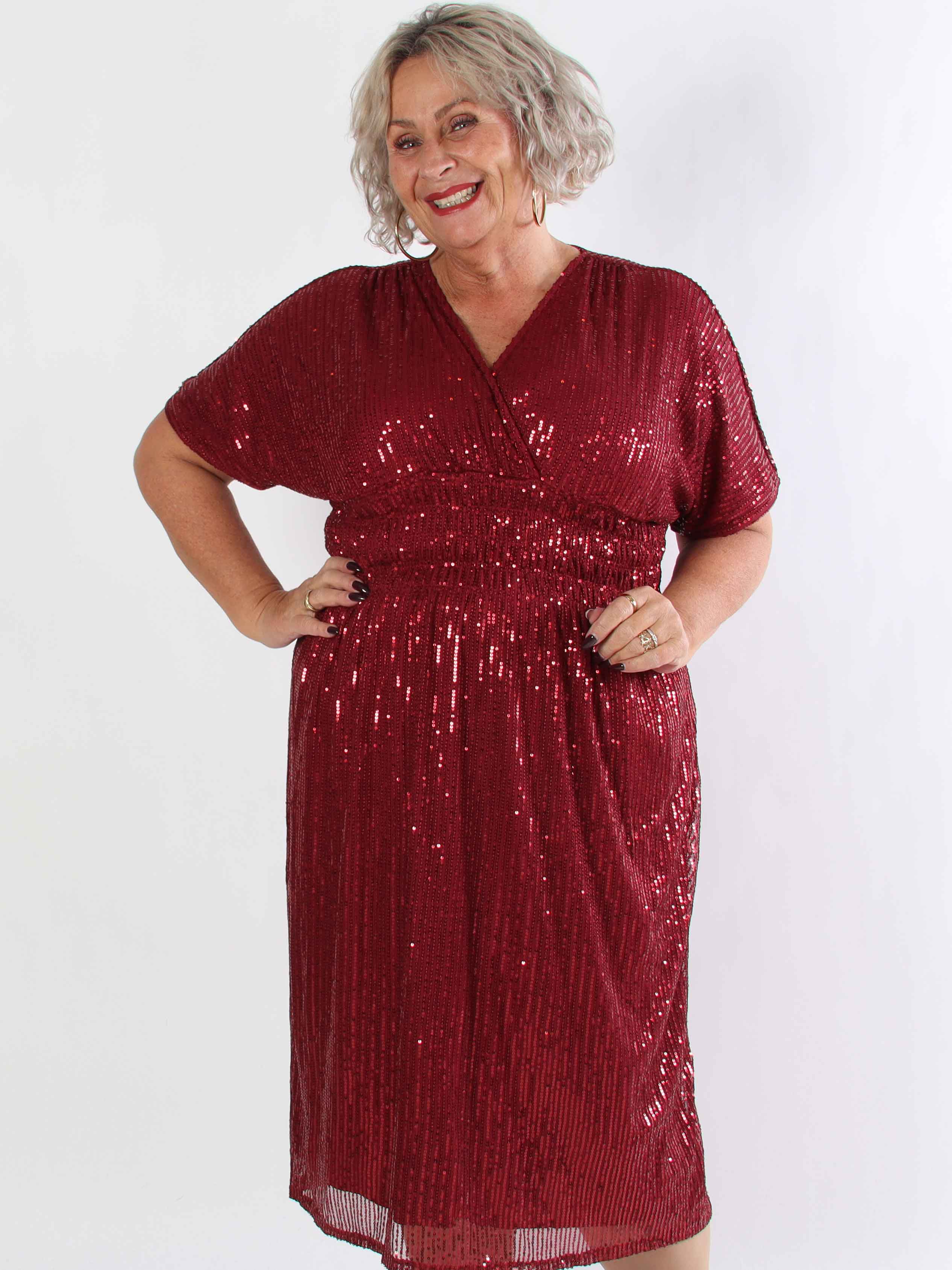 Pams Glitter Midi - Fin plus size klänning med paljetter och smock i midjan