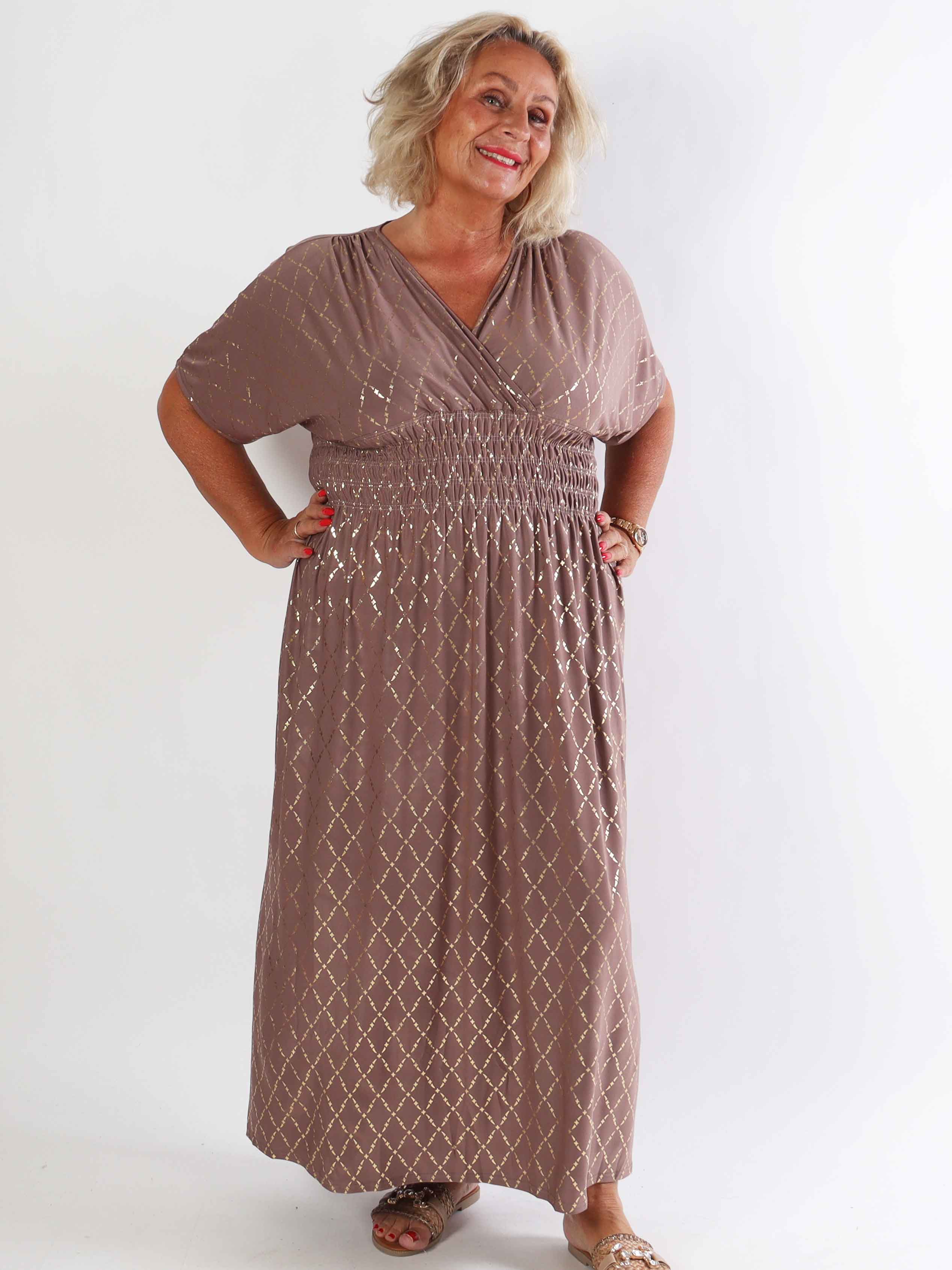 Pams Gold Check - Lång elastisk plus size klänning med gulddetaljer