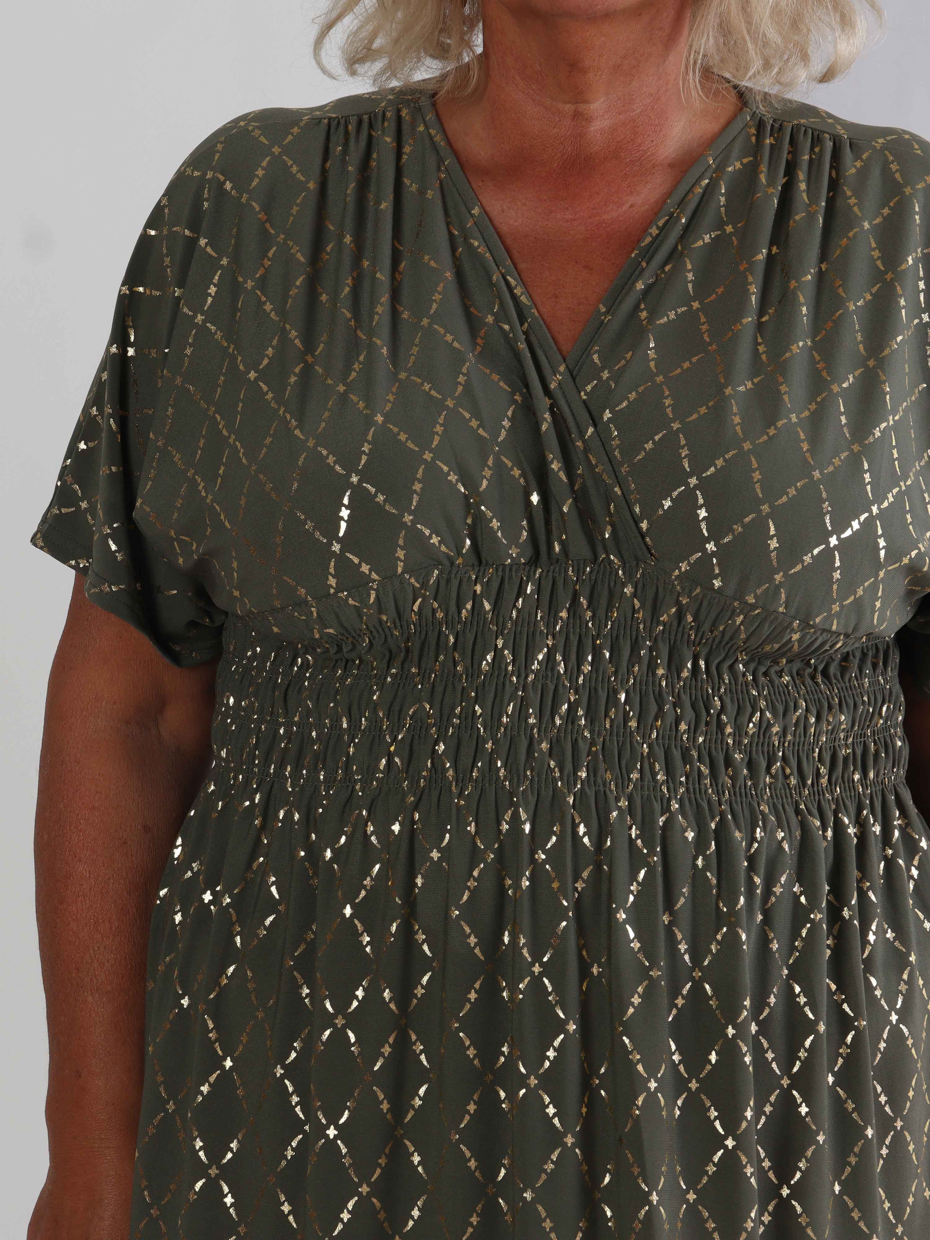 Pams Gold Check Short - Kort elastisk plus size klänning med gulddetaljer