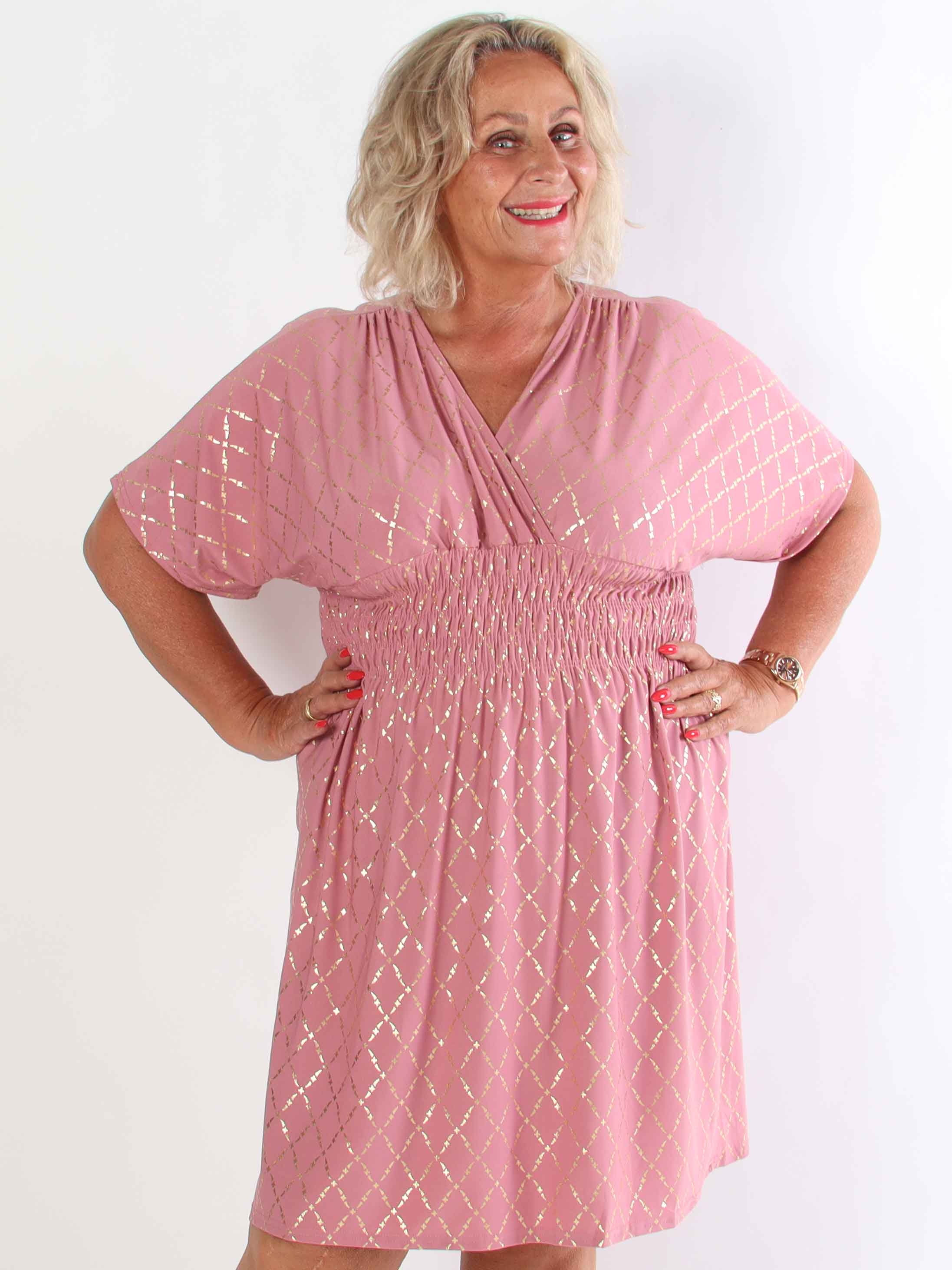 Pams Gold Check Short - Kort elastisk plus size klänning med gulddetaljer