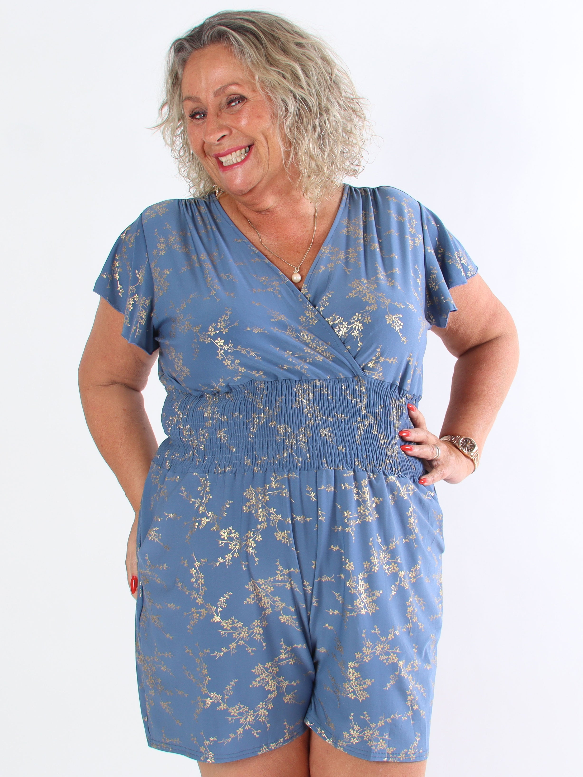 Pams Gold Playsuit - Elastisk jumpsuit i plusstorlek med guldtryck