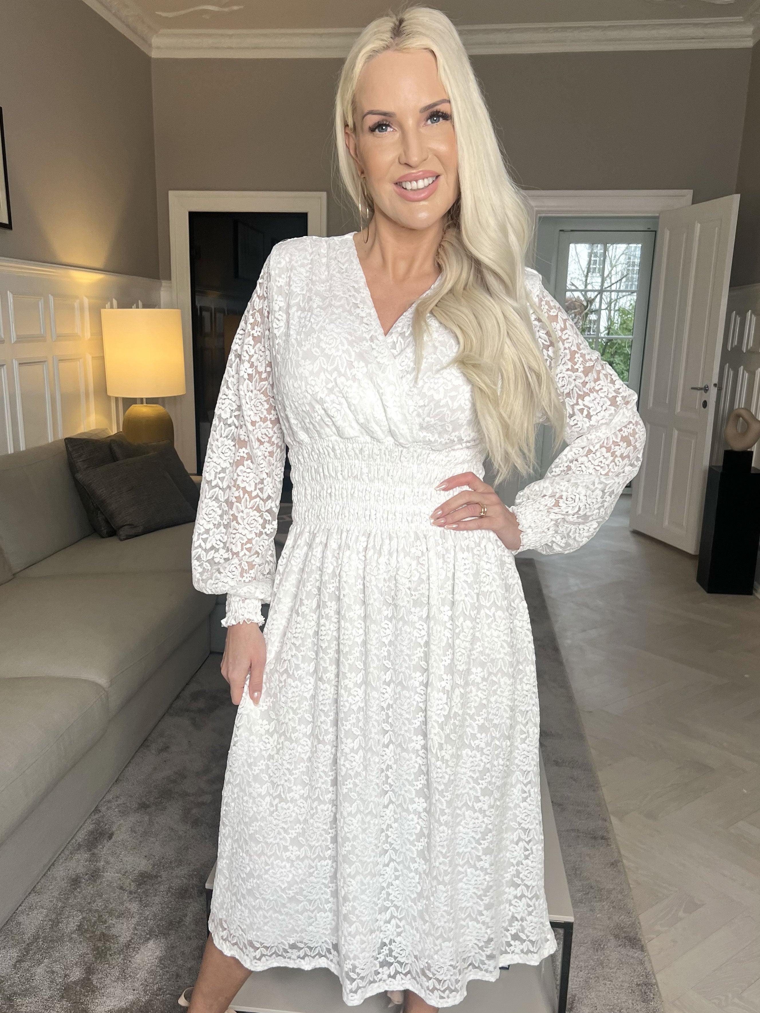Pams Lace Midi L/S - Klänning i elastisk spets med lång ärm