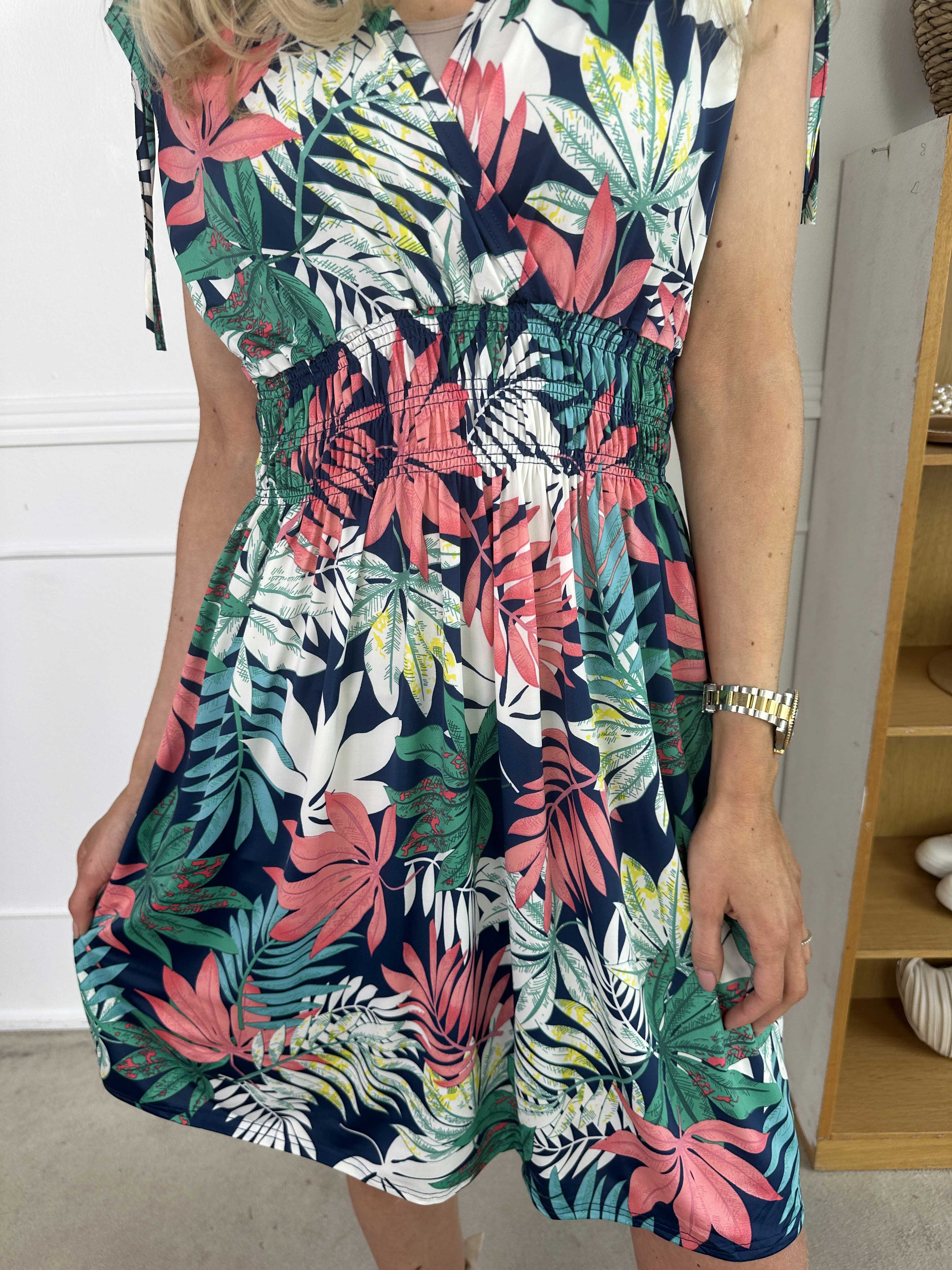 Pams Leaf Short - Kort klänning med resår i skrynkelfritt tyg