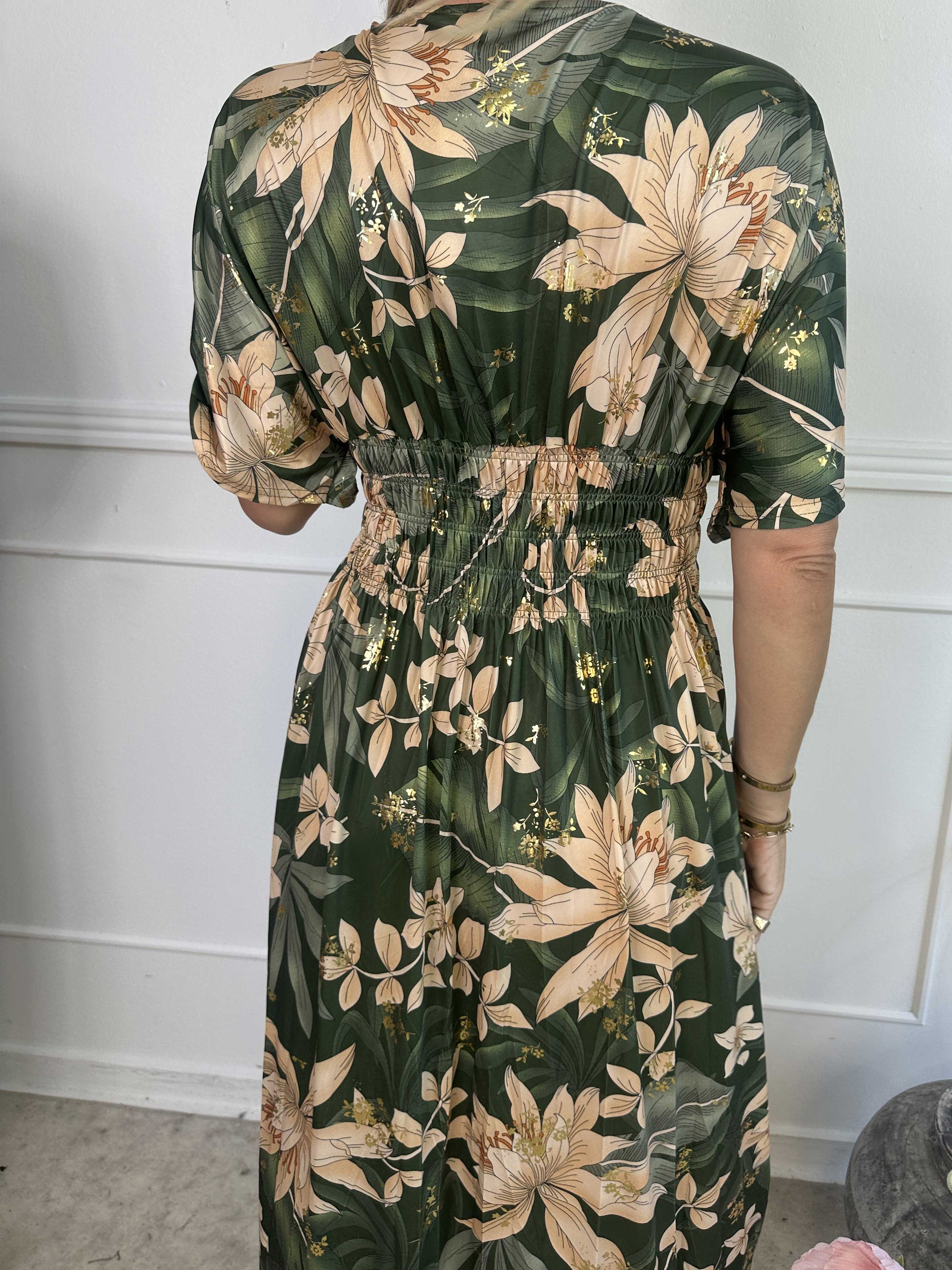 Pams New Leaf - Lång elastisk klänning med blommigt mönster och gulddetaljer