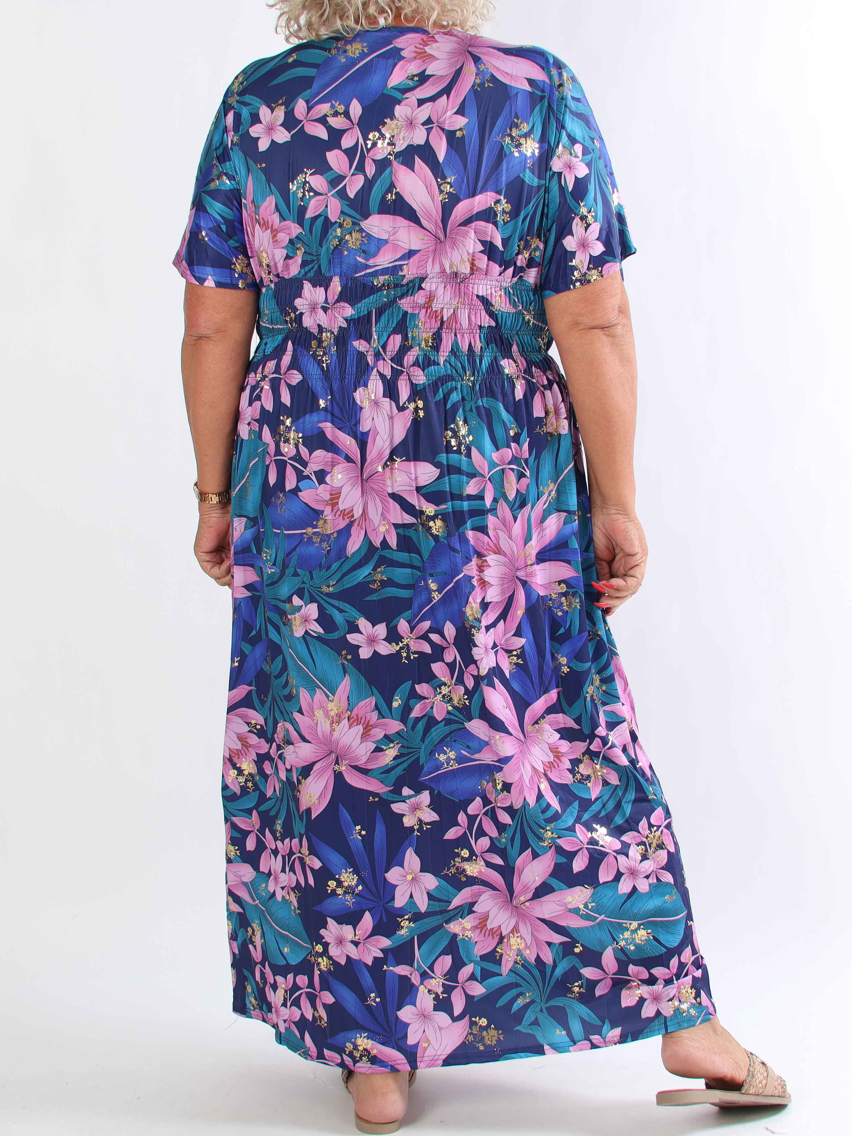 Pams New Leaf - Lång plus size klänning med blommigt mönster och gulddetaljer