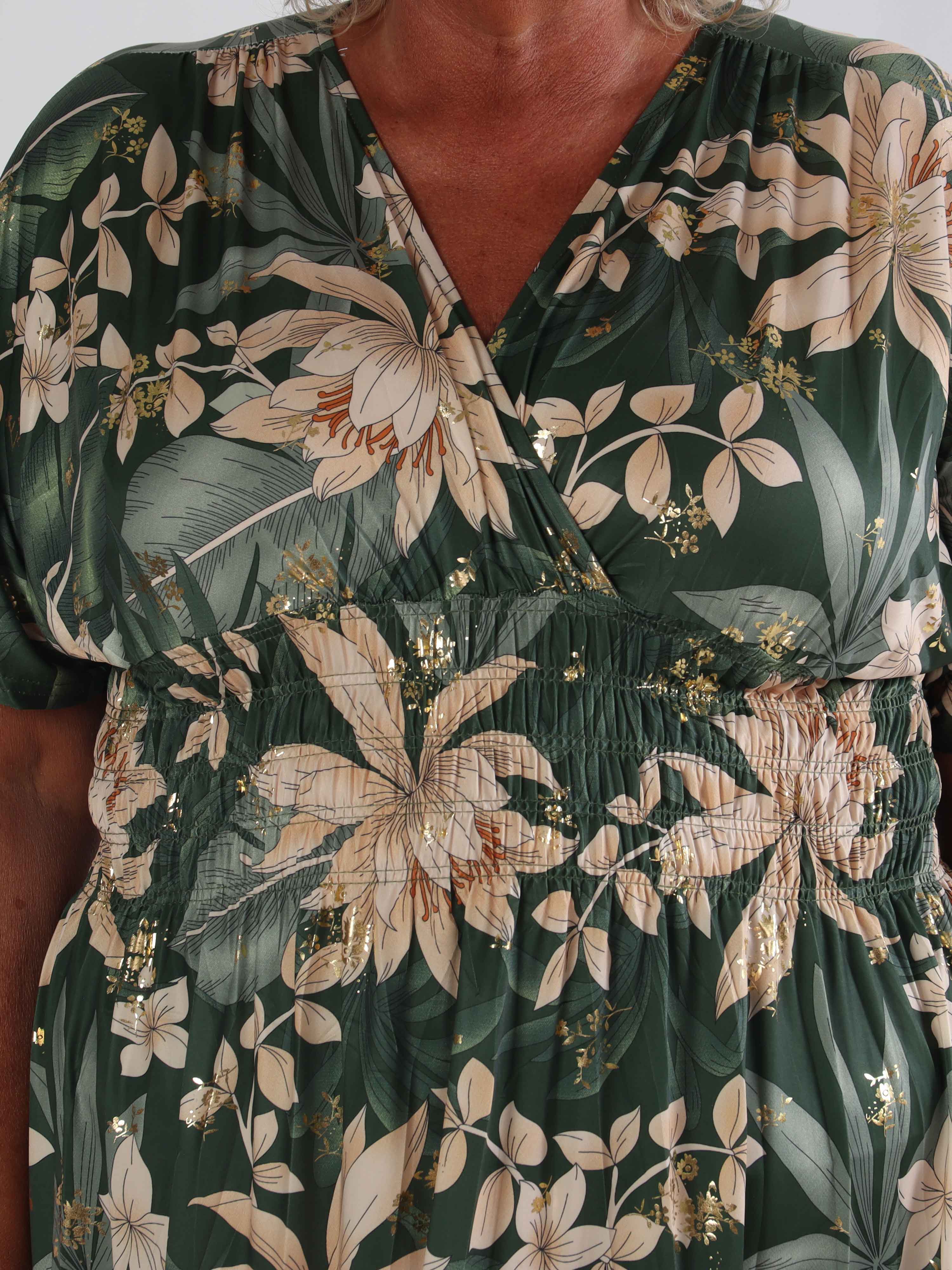 Pams New Leaf Short - Plus size klänning med färgat blommönster och gulddetaljer