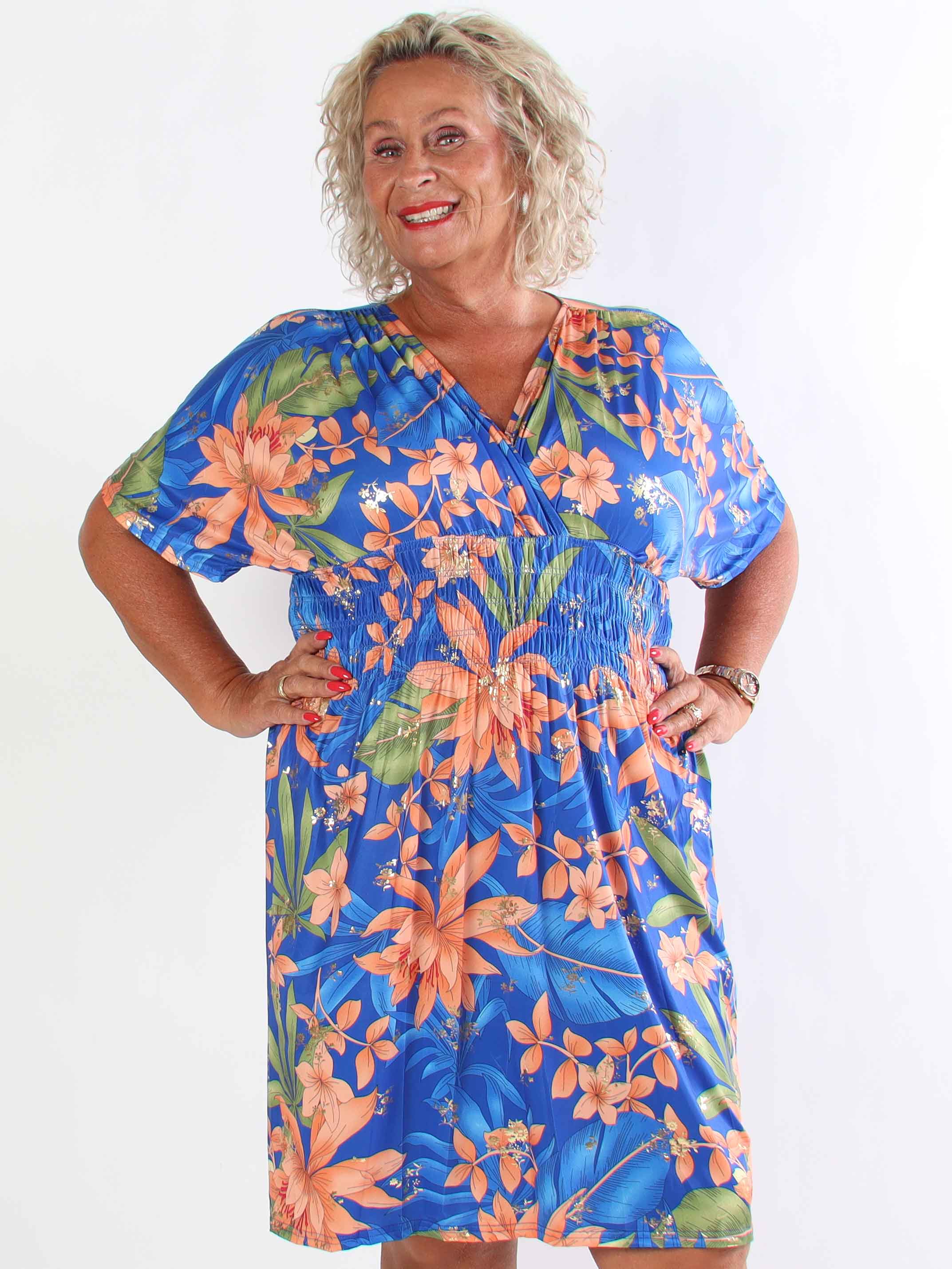 Pams New Leaf Short - Plus size klänning med färgat blommönster och gulddetaljer