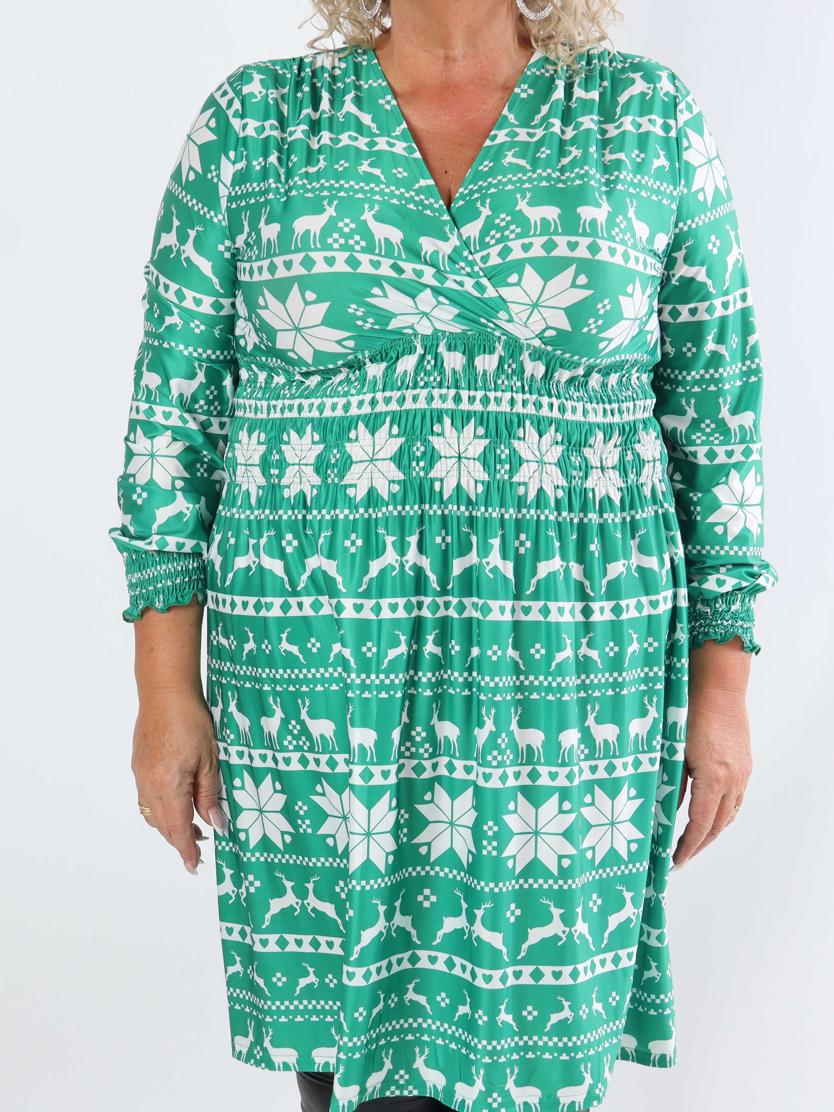 Pams Snow Short L/S - Elastisk plus size-klänning med jultryck